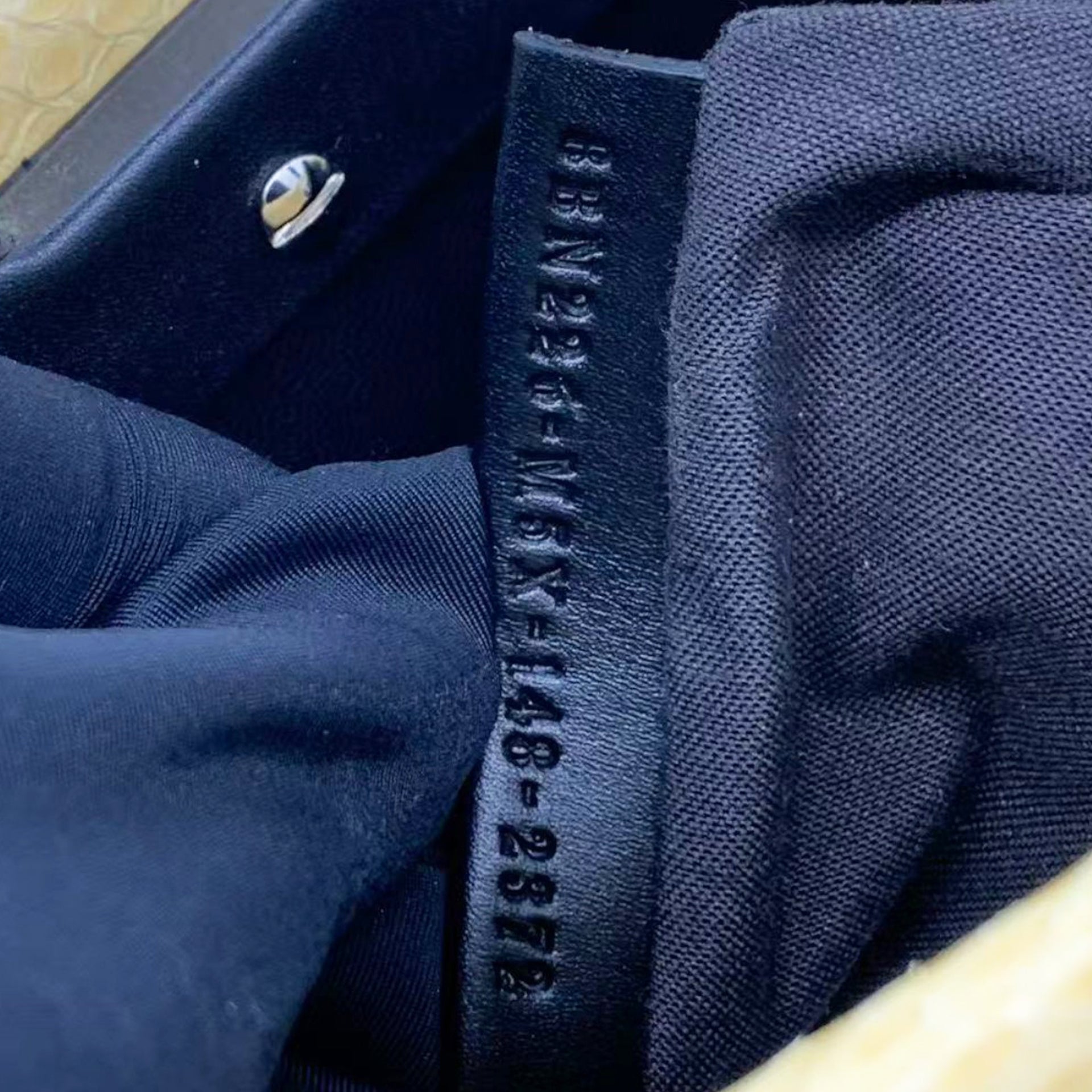 Peekaboo Medium Python Yellow/Black