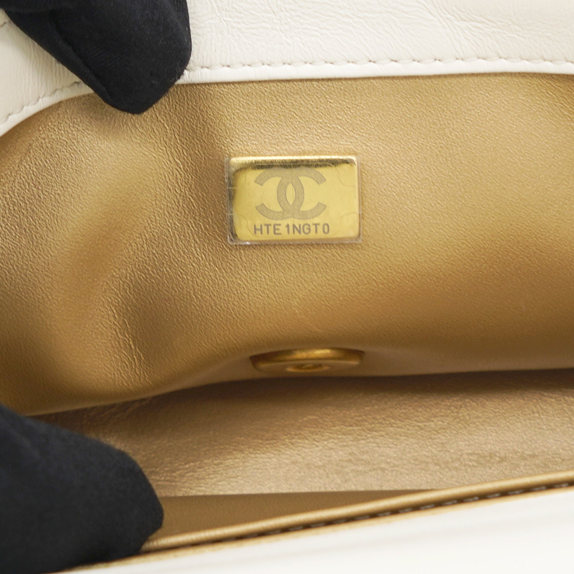 Chanel Pearl Crush Rectangular Flap Bag White Lambskin Antique Gold Hardware  – STYLISHTOP