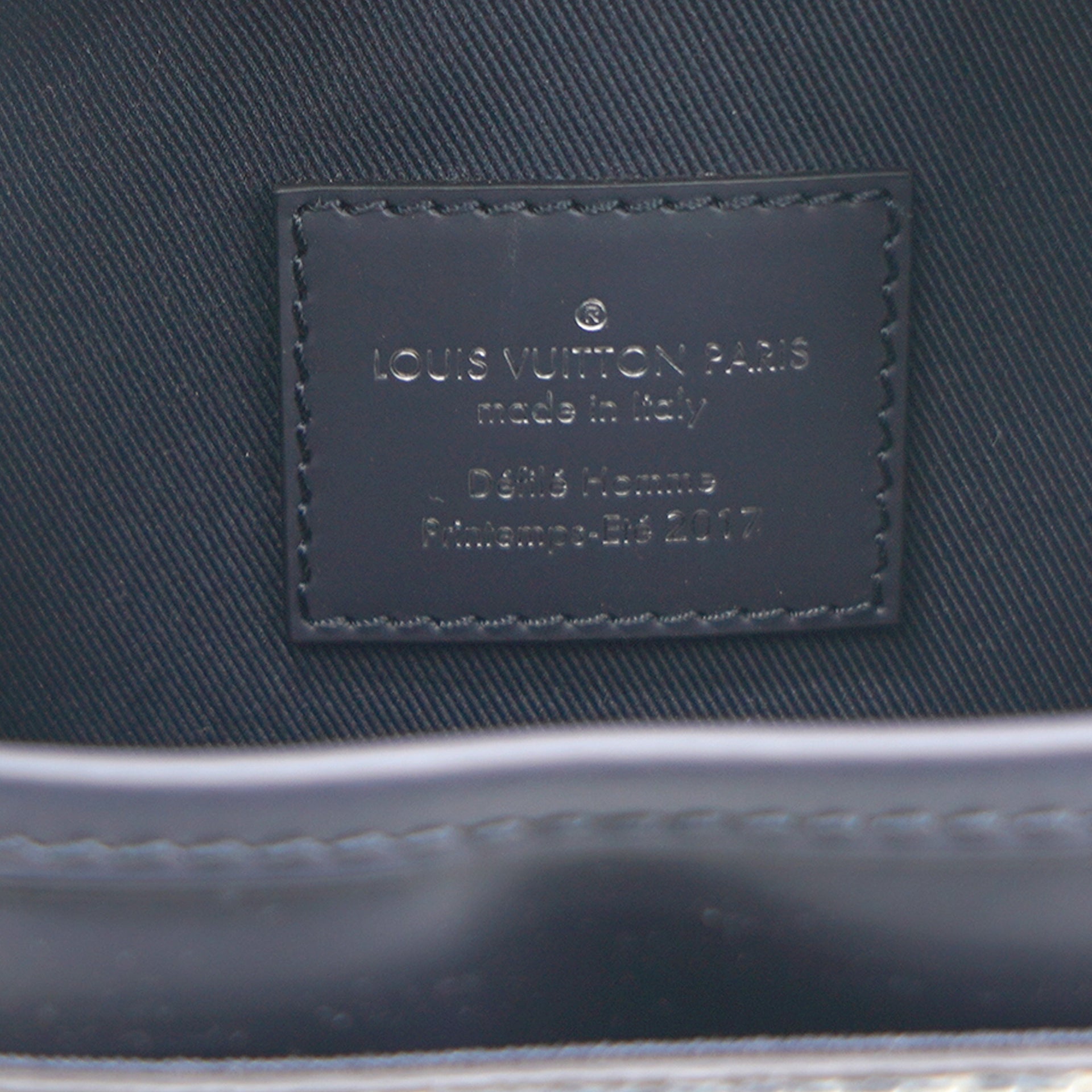 Louis Vuitton, Savane Monogram Chapman Messenger