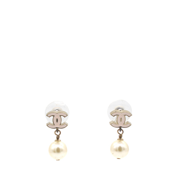 Chanel Vintage Collection 26 Gold Plated Chain and Pearl Dangling Earr –  Amarcord Vintage Fashion