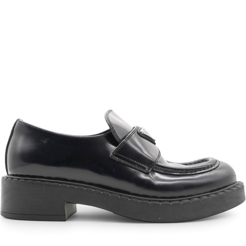 Spazzolato Metal Triangle Logo Loafers Black Size36