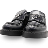 Spazzolato Metal Triangle Logo Loafers Black Size36