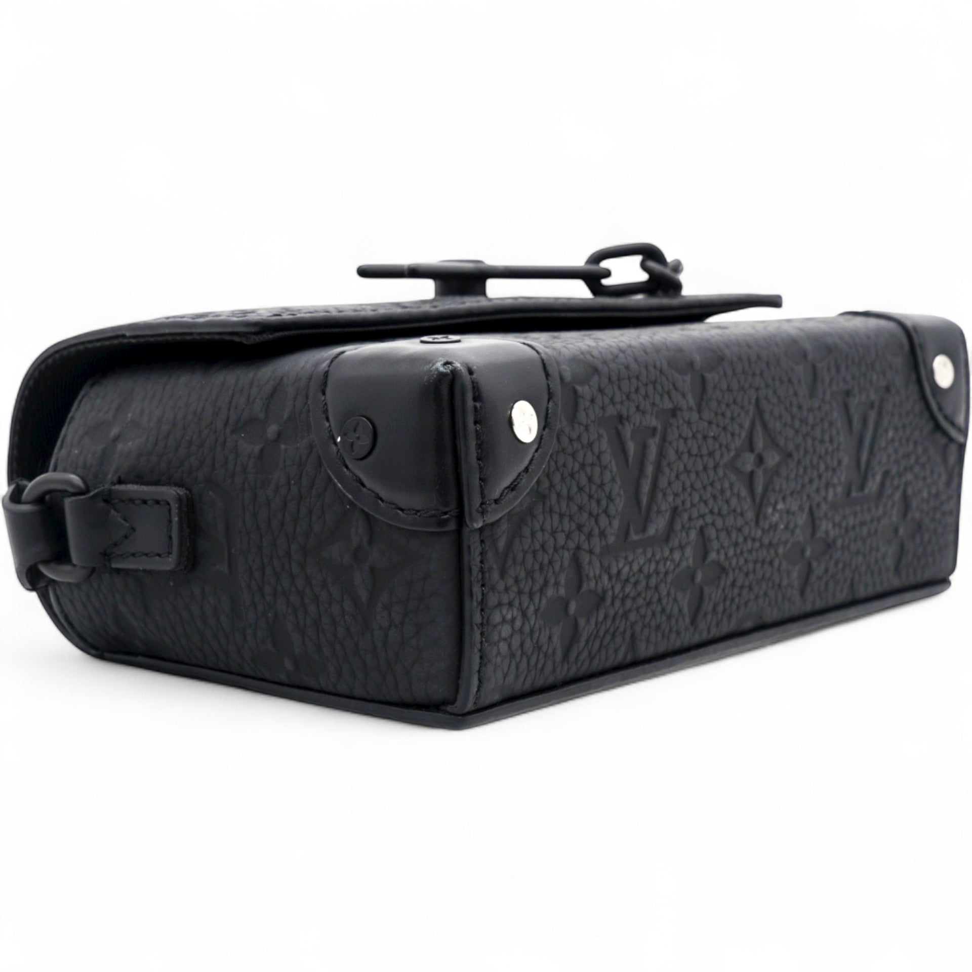 Taurillon Monogram Steamer Wearable Wallet Black