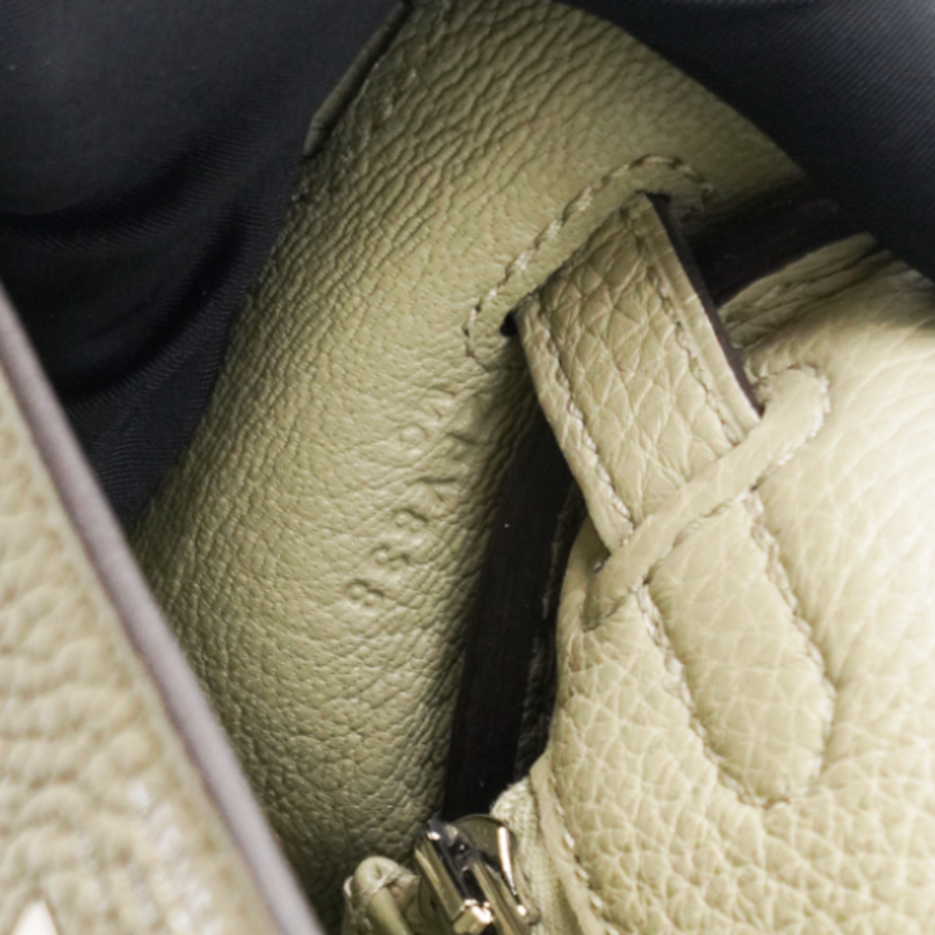 Togo Kelly Retourne 25 Q1 Sauge