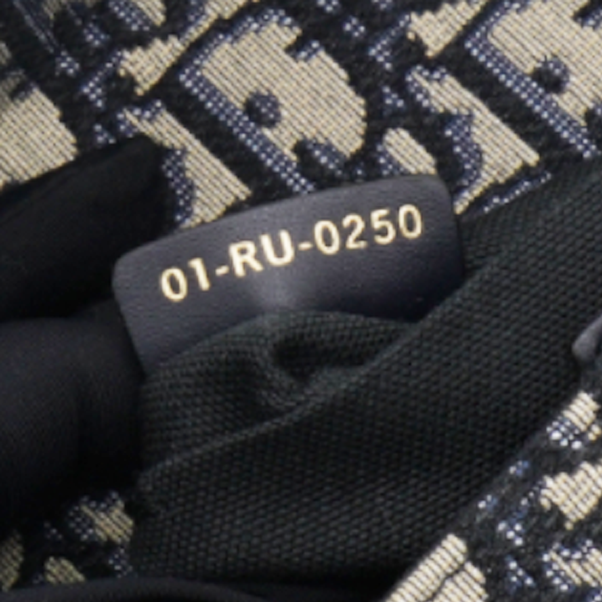 Oblique 30 Montaigne Flap Bag Blue