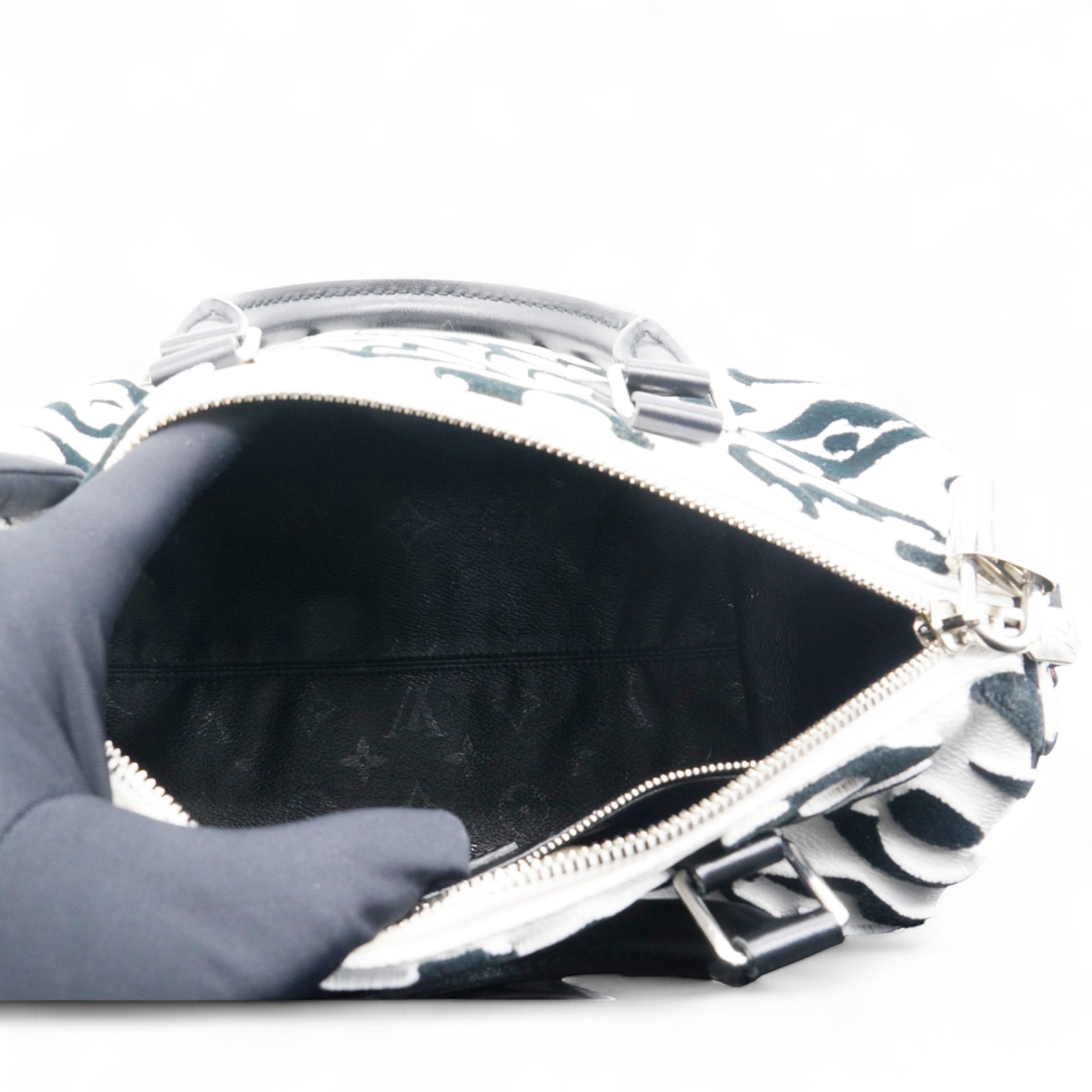 X UF Tufted Monogram Speedy Bandouliere 25 White Black