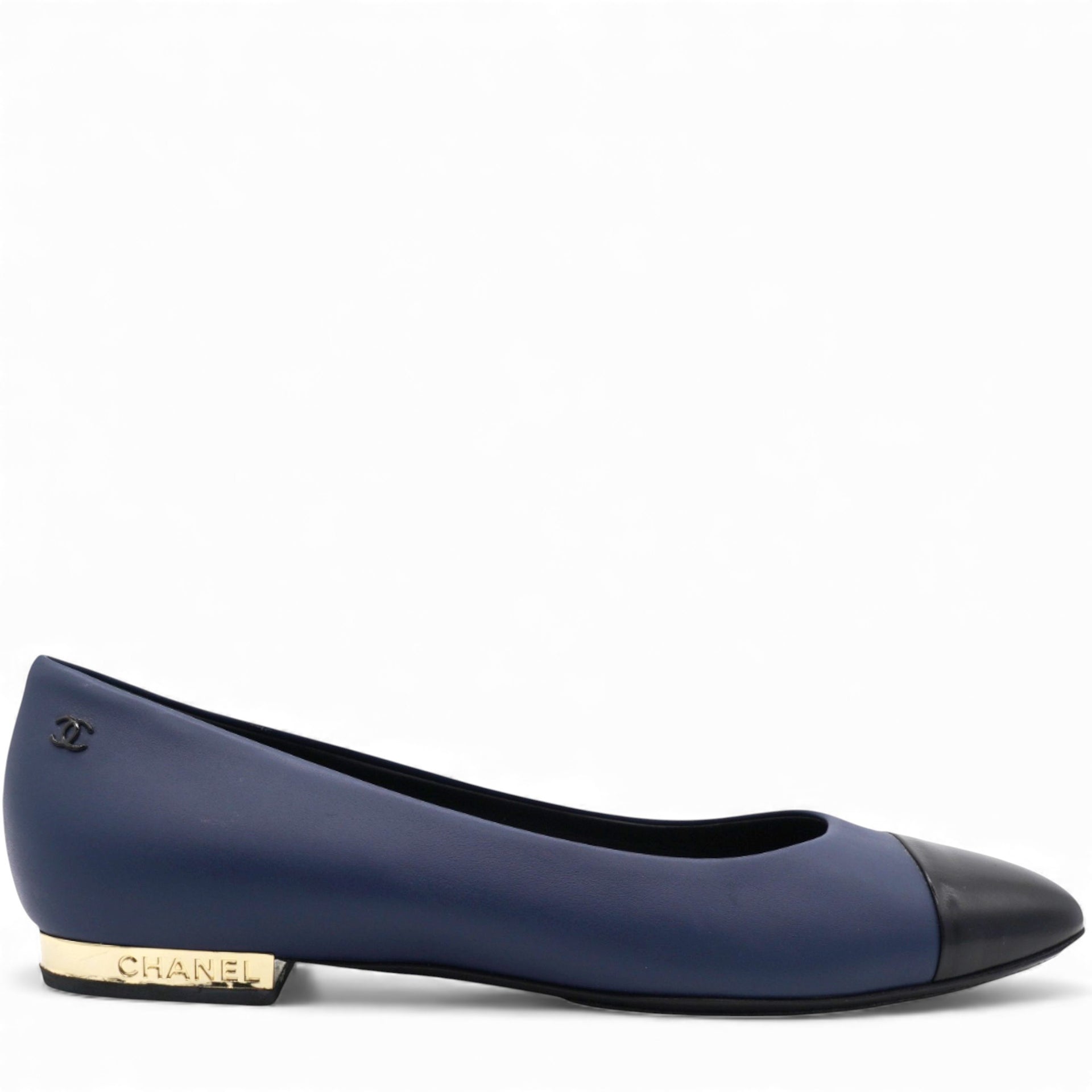 Timeless Chanel Cap Toe Flats in Blue and Black Leather Size38.5