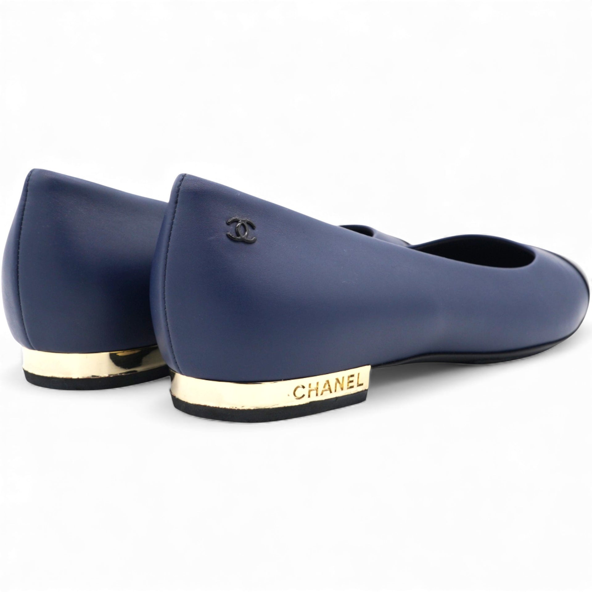 Timeless Chanel Cap Toe Flats in Blue and Black Leather Size38.5