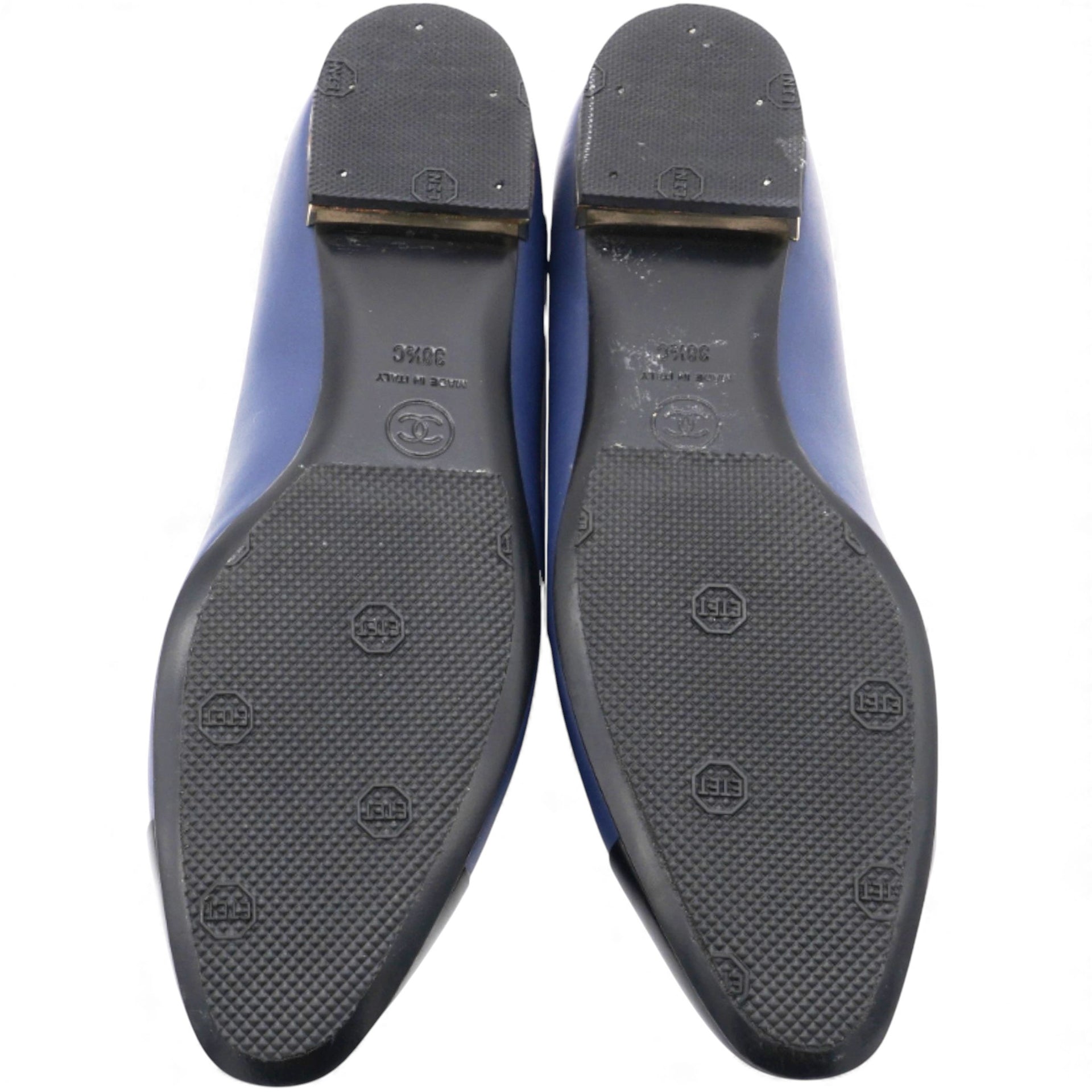 Timeless Chanel Cap Toe Flats in Blue and Black Leather Size38.5