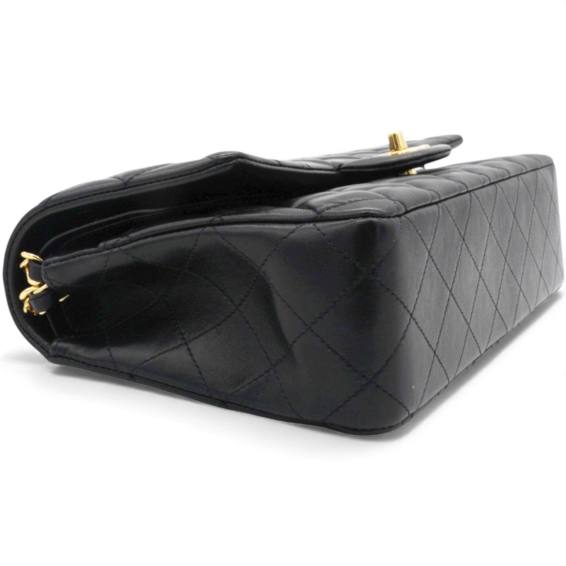 Lambskin Quilted Medium Classic Flap Black