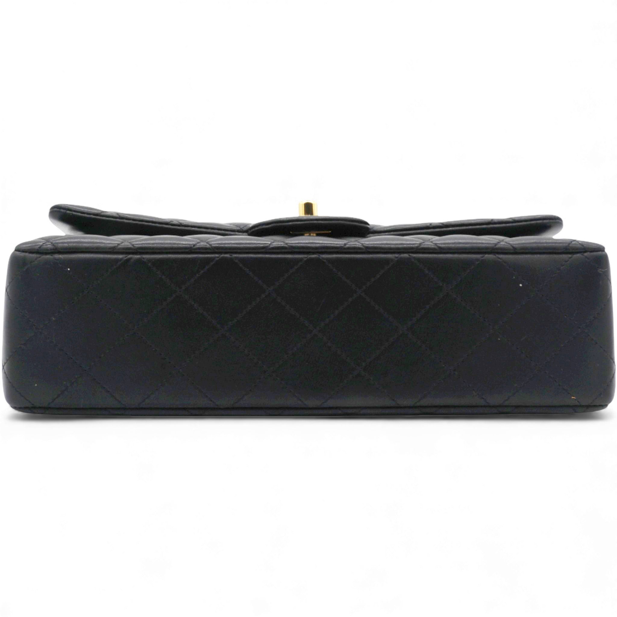 Lambskin Quilted Medium Classic Flap Black