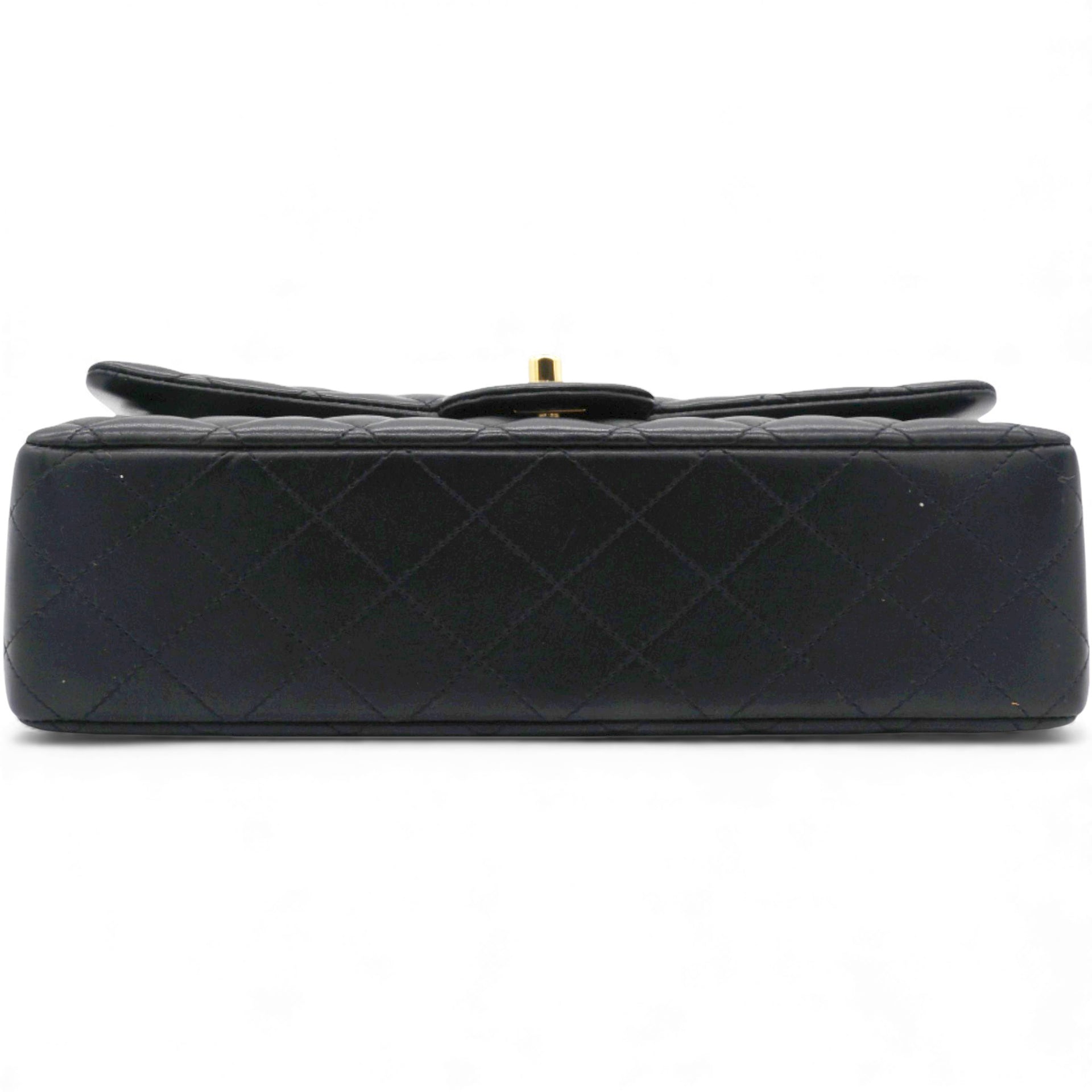 Lambskin Quilted Medium Classic Flap Black