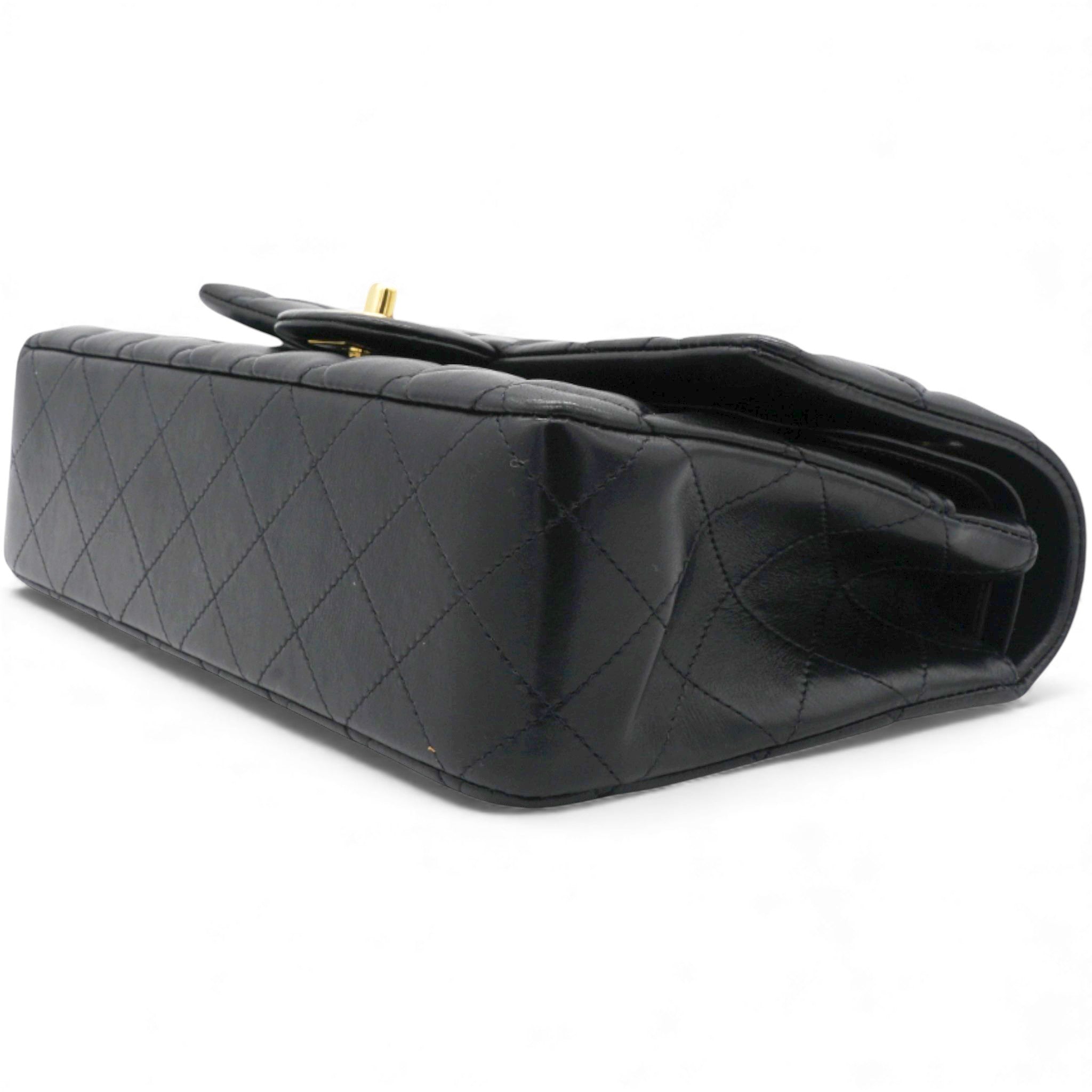 Lambskin Quilted Medium Classic Flap Black