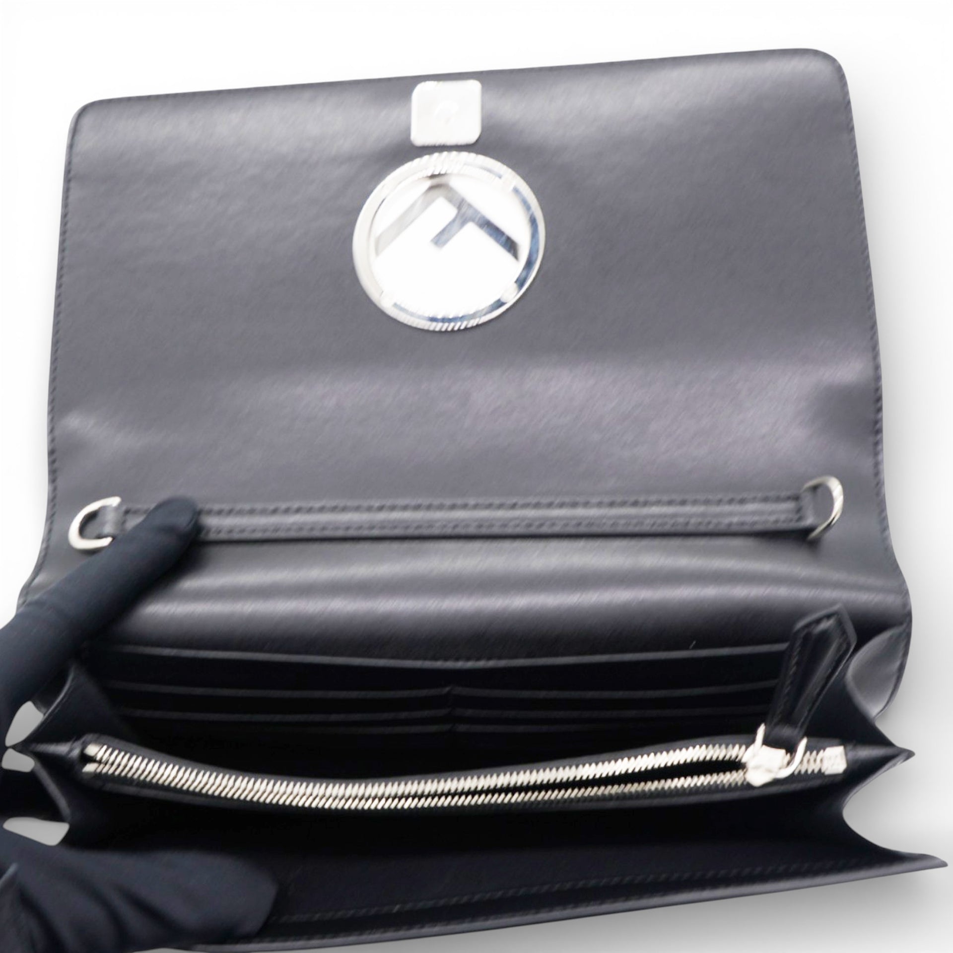 Vitello Cruise F is Fendi Wallet on Chain Black