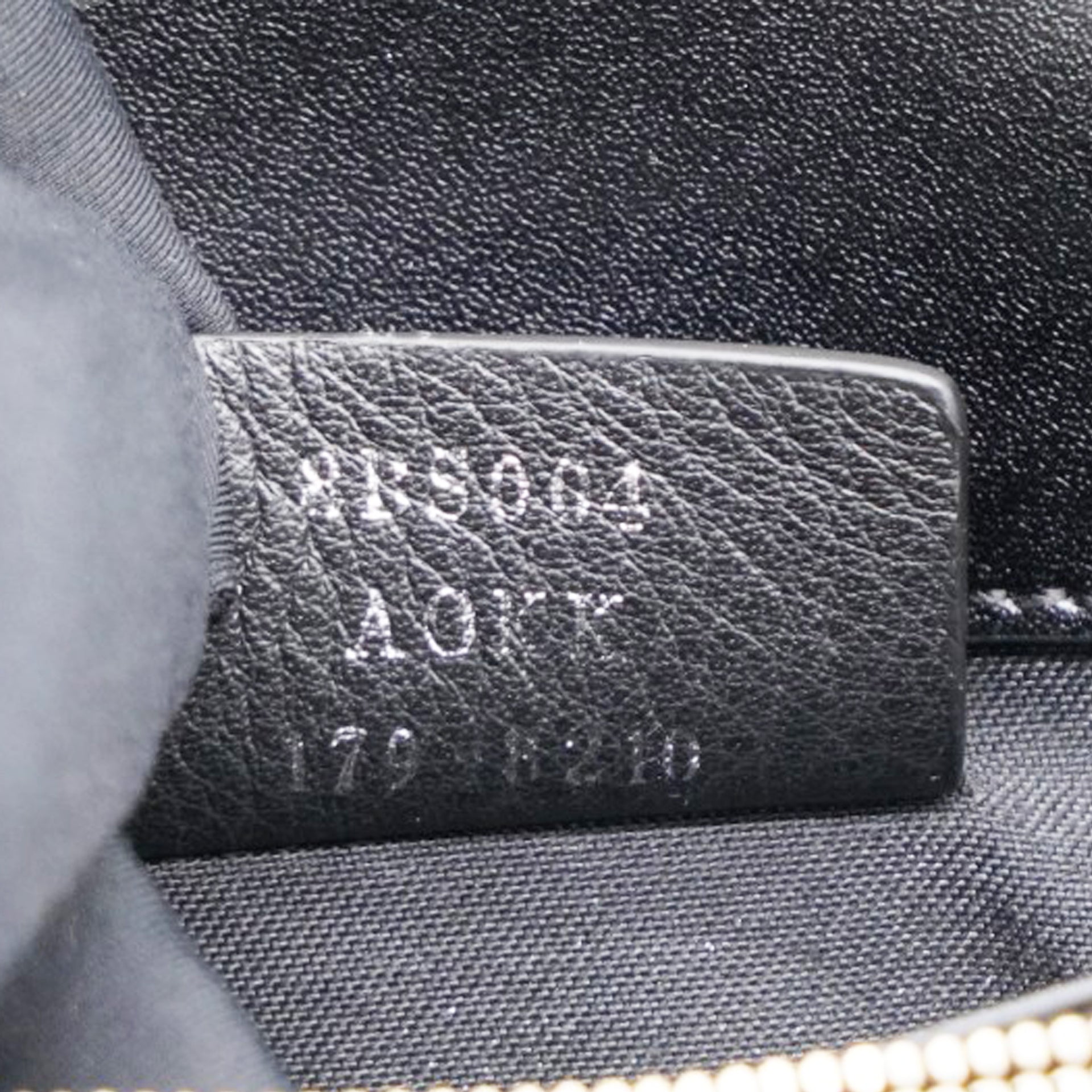 Vitello Cruise F is Fendi Wallet on Chain Black