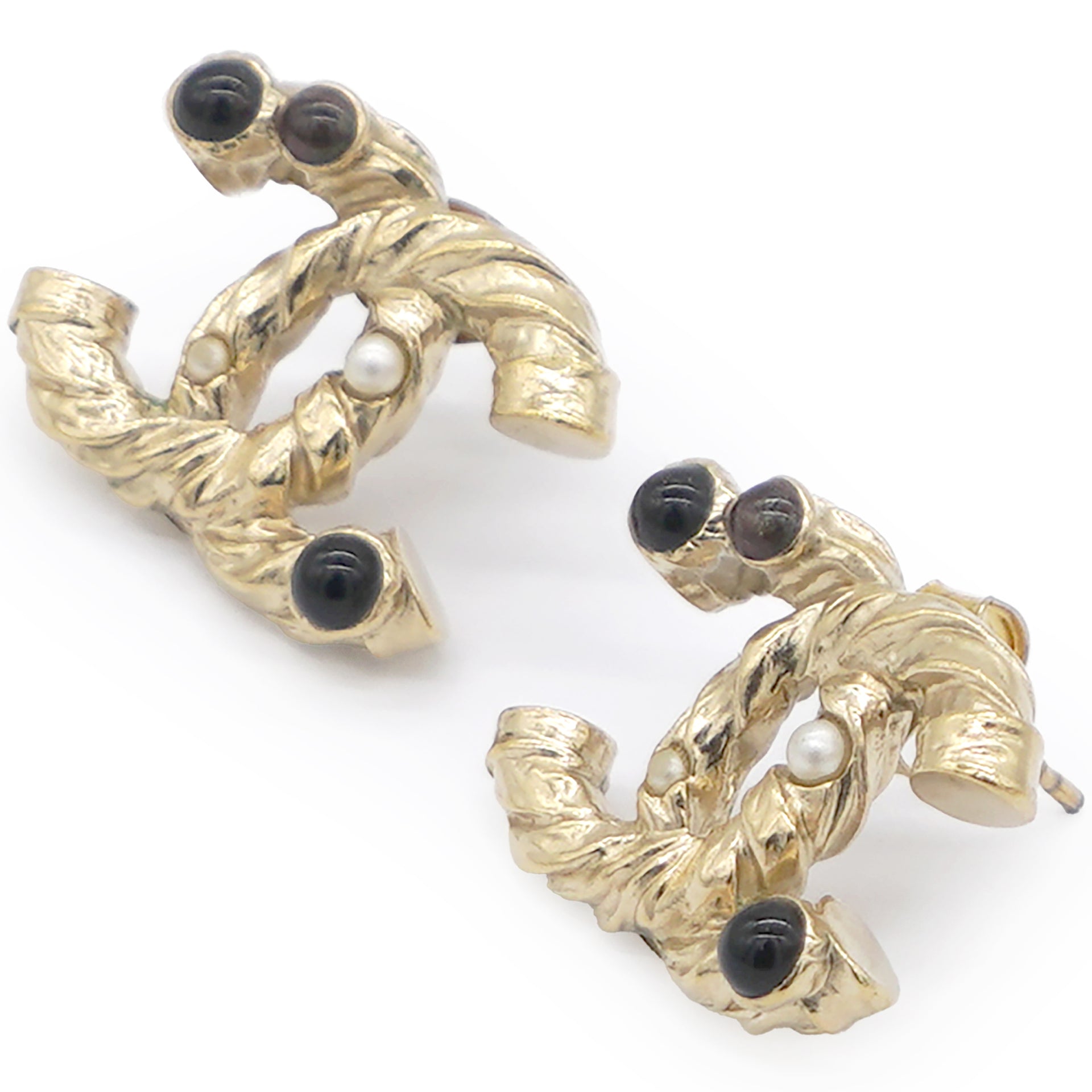 CC A12A Gold Hardware GHW Pearl Logo Earrings Golden