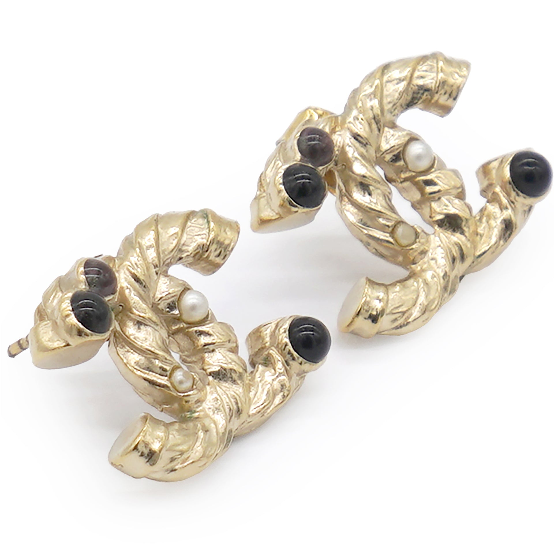 CC A12A Gold Hardware GHW Pearl Logo Earrings Golden