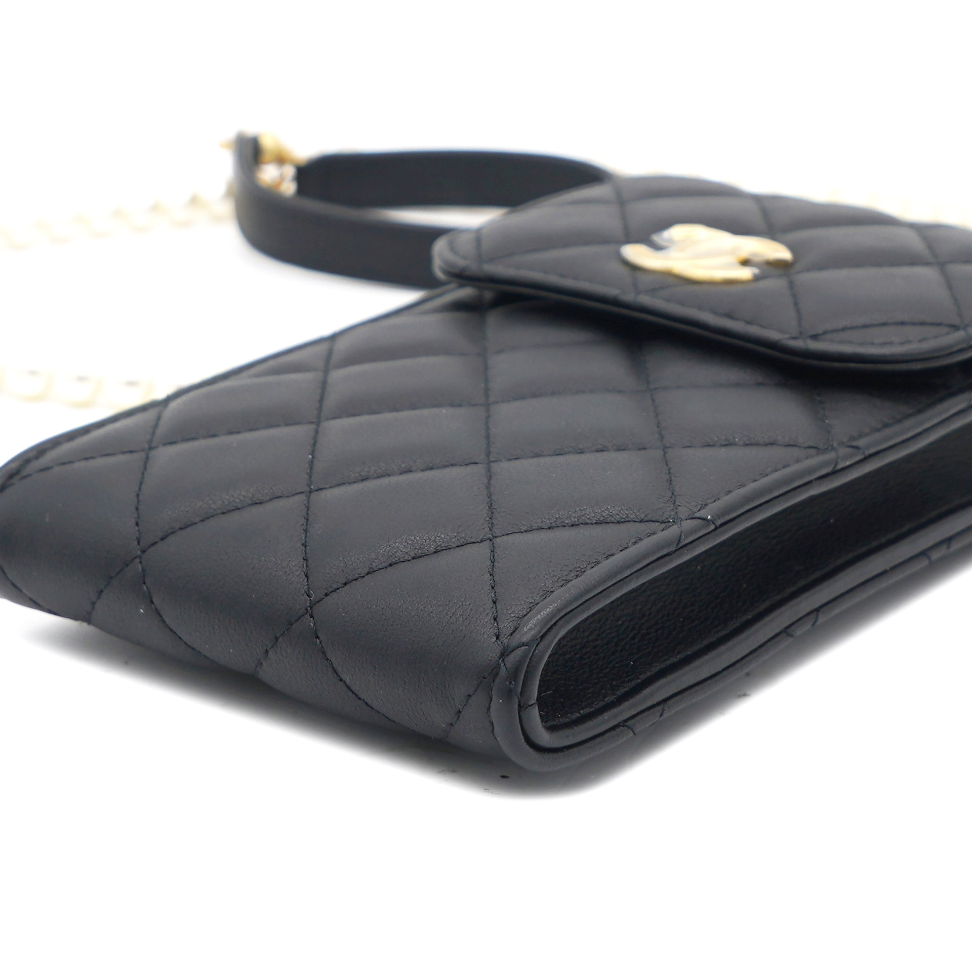 Lambskin Quilted Vertical Pearl Strap Black