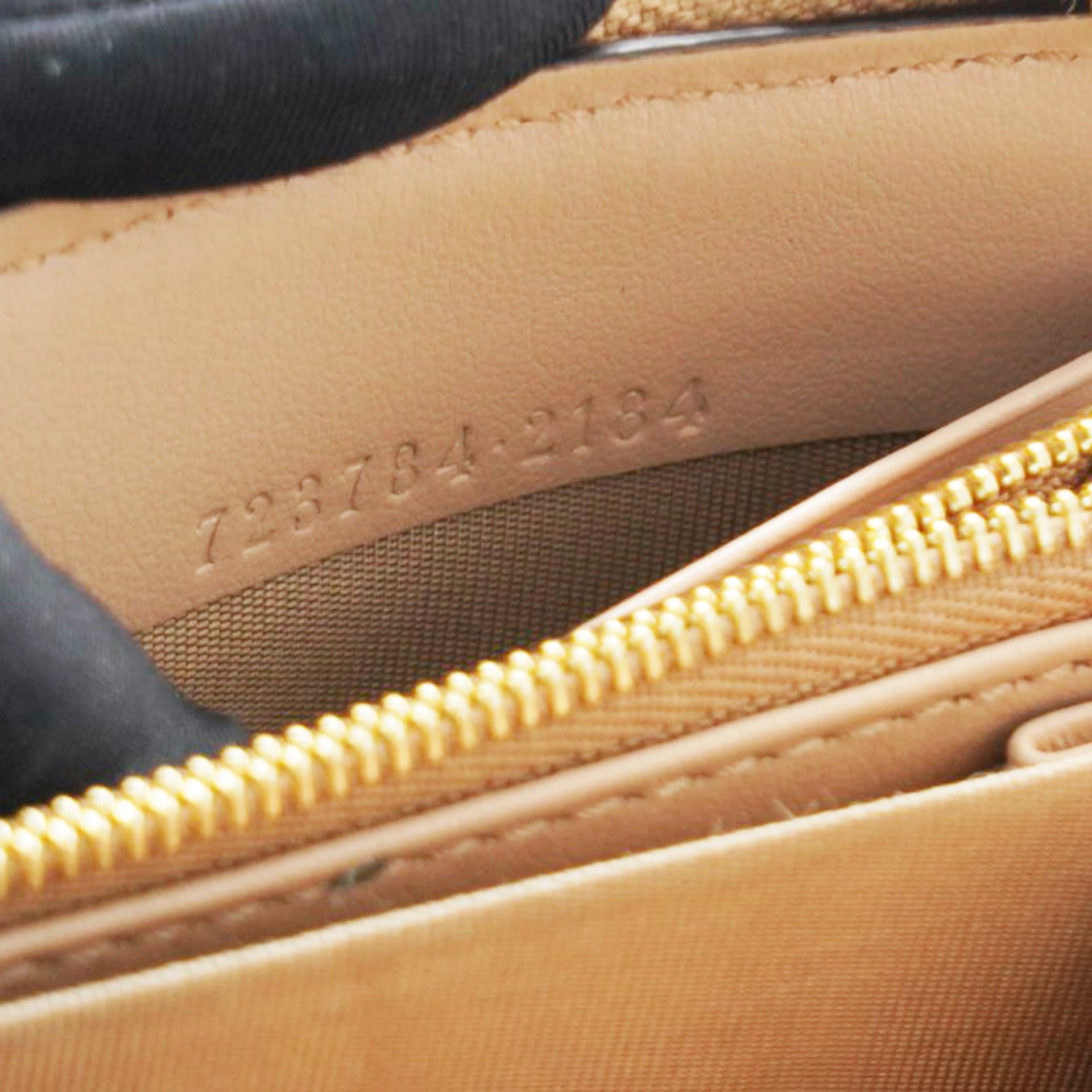 Gucci GG Matelassé Leather Wallet With Logo 