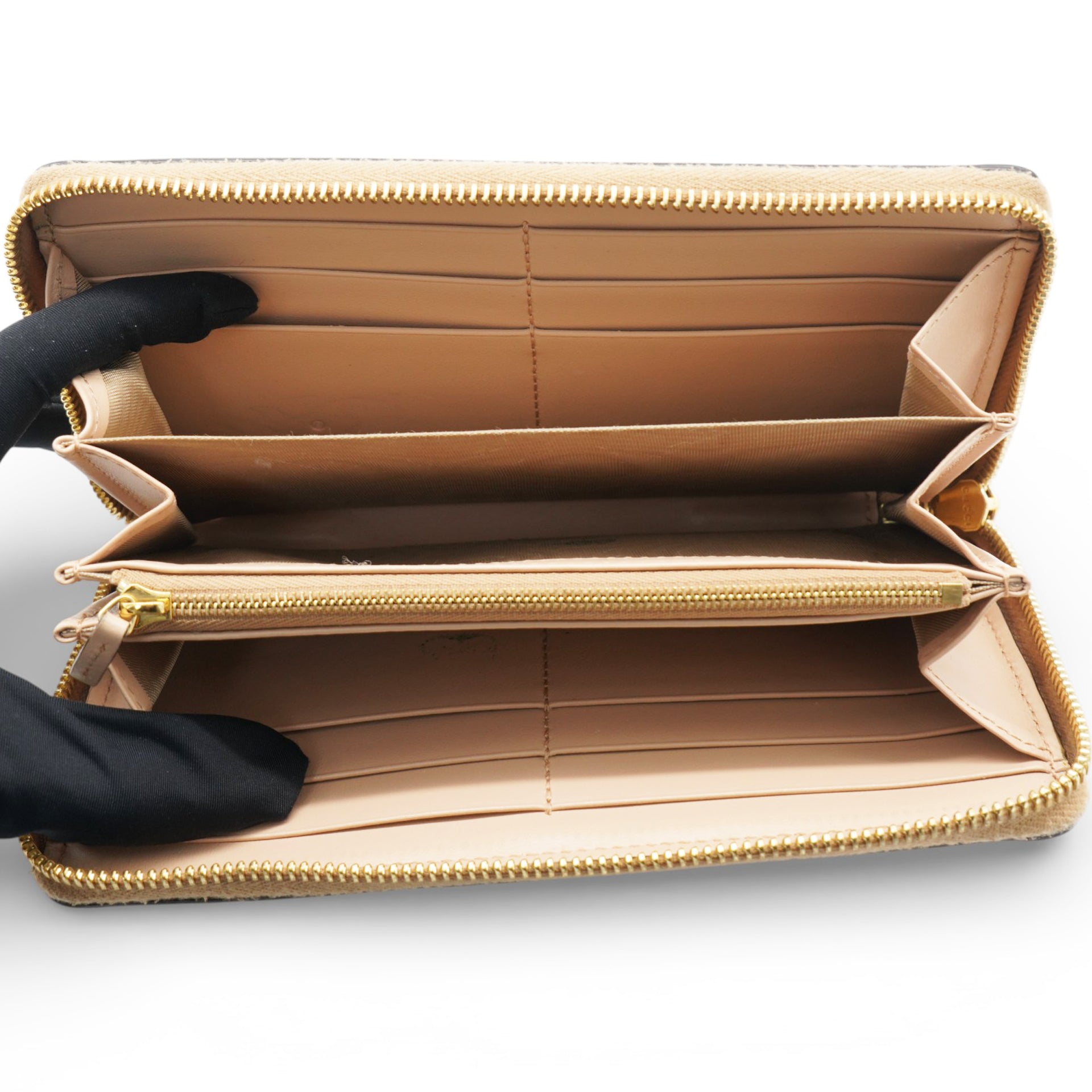 Gucci GG Matelassé Leather Wallet With Logo 