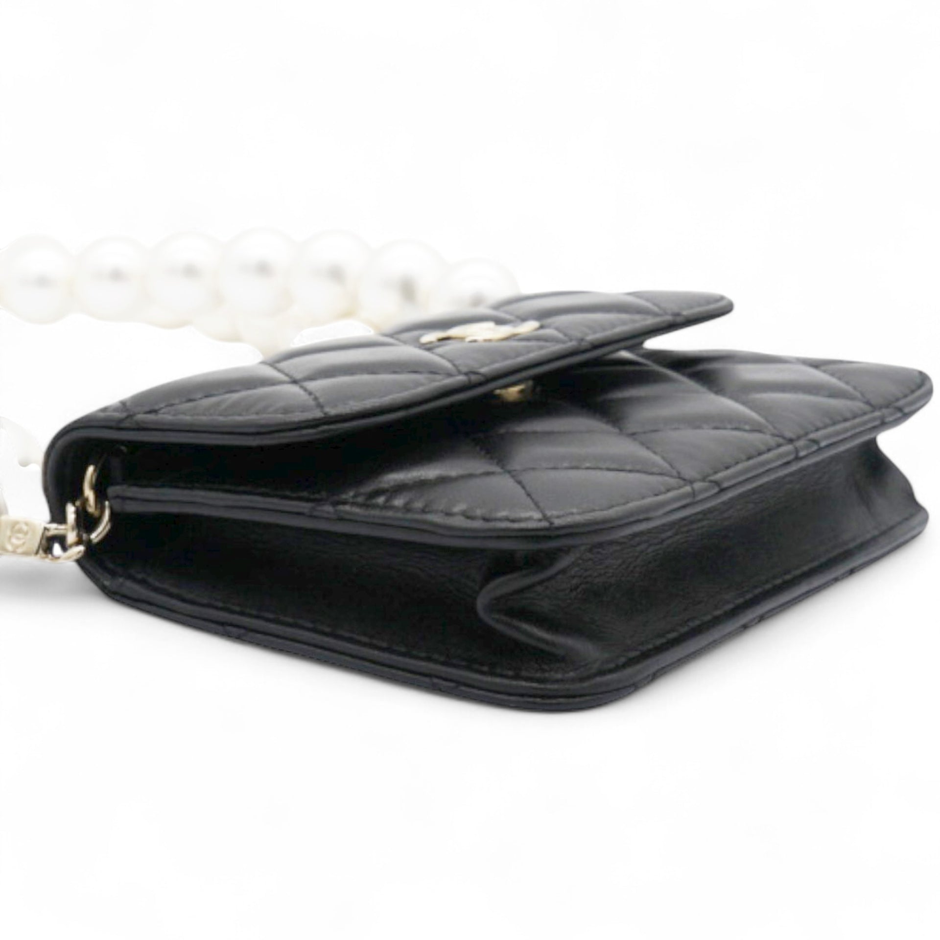 Quilted Maxi Pearls Card Holder Flap With Chain Black