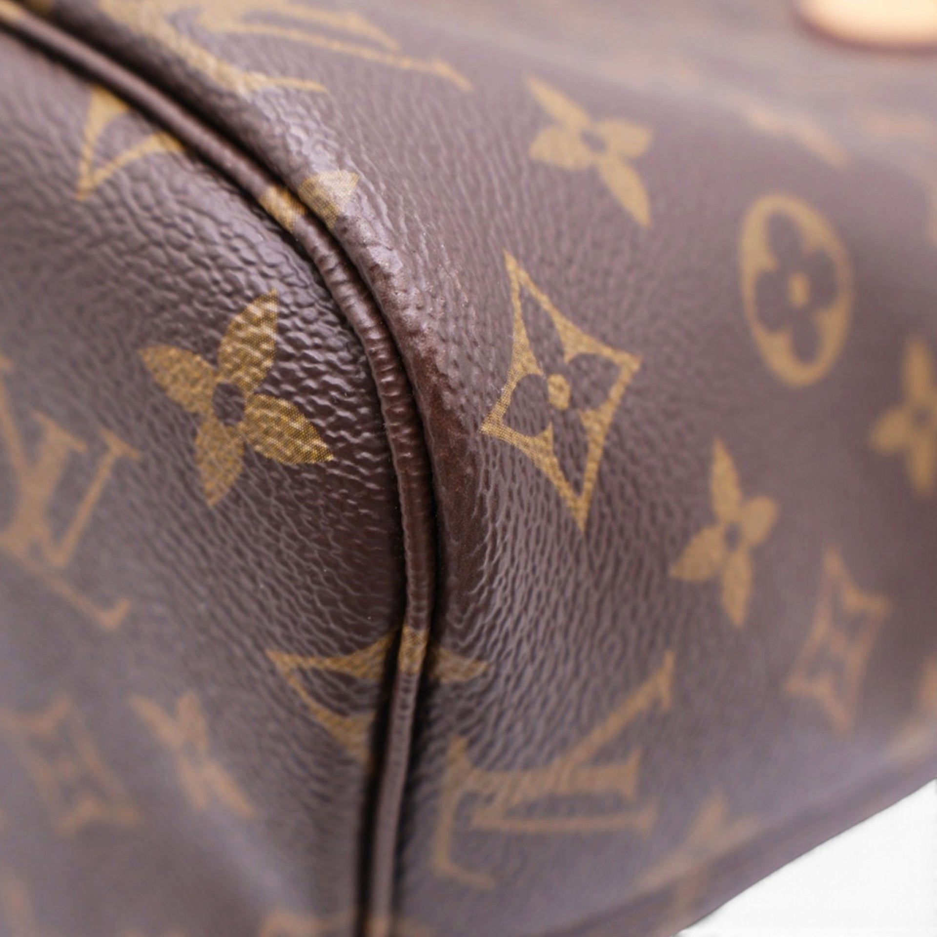 Classic Monogram Canvas Neverfull MM Tote Bag