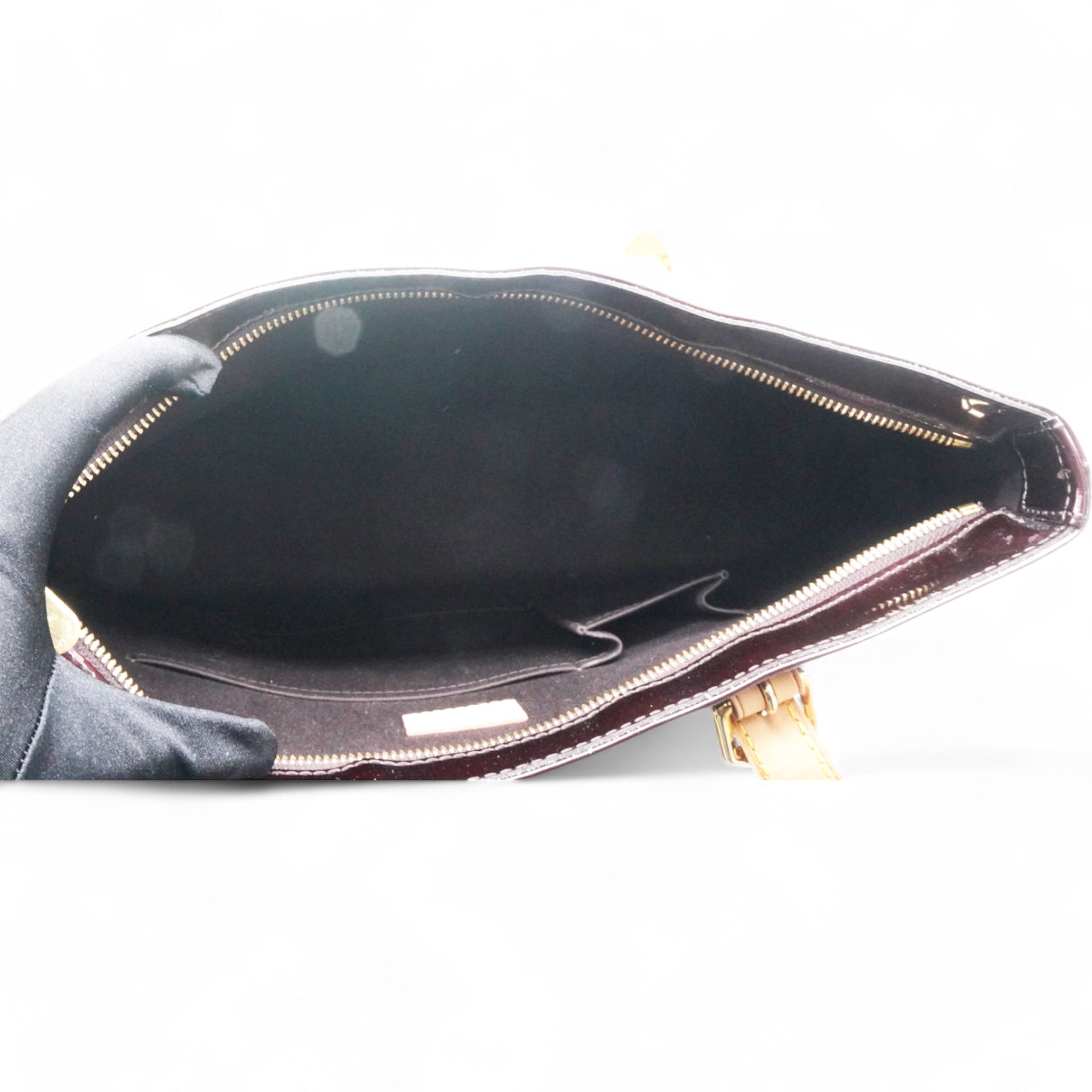 LOUIS VUITTON Vernis Brentwood Amarante Purple 