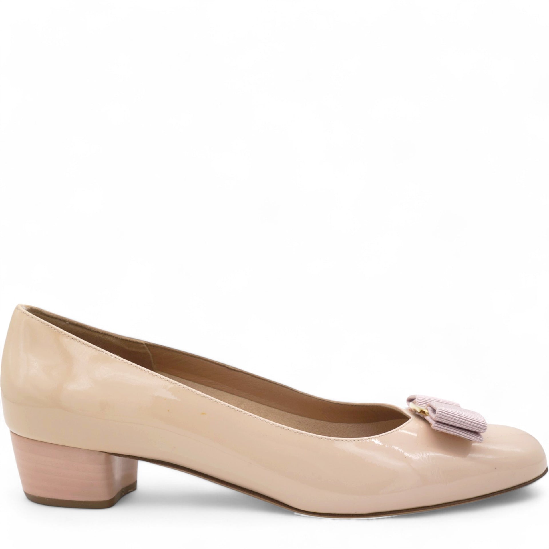 SALVATORE FERRAGAMO Beige Patent Leather Vara Bow Pumps Size 36.5 