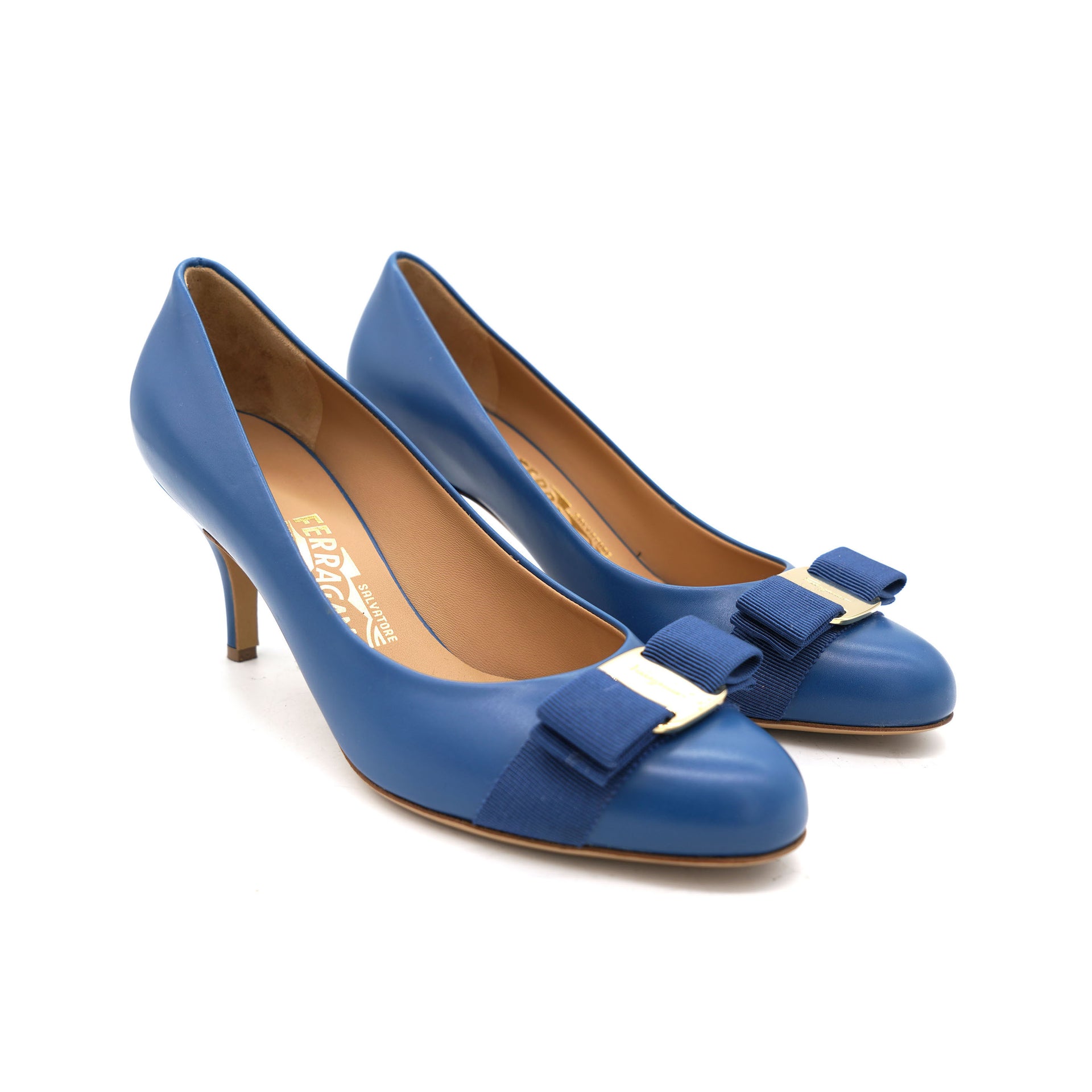 SALVATORE FERRAGAMO Leather Vara Pumps Size 7 