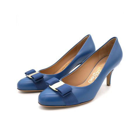 SALVATORE FERRAGAMO Leather Vara Pumps Size 7 