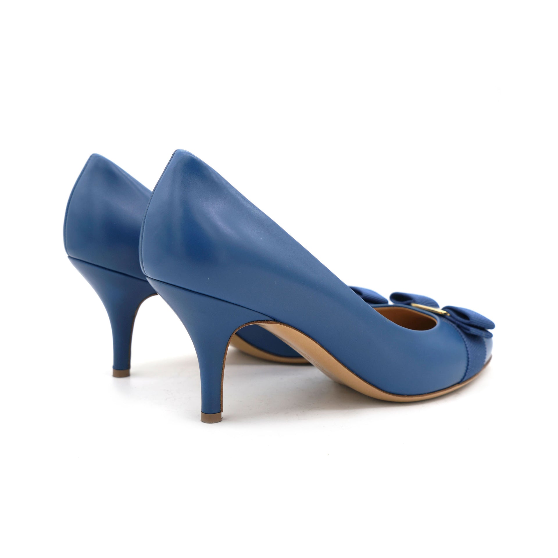 SALVATORE FERRAGAMO Leather Vara Pumps Size 7 