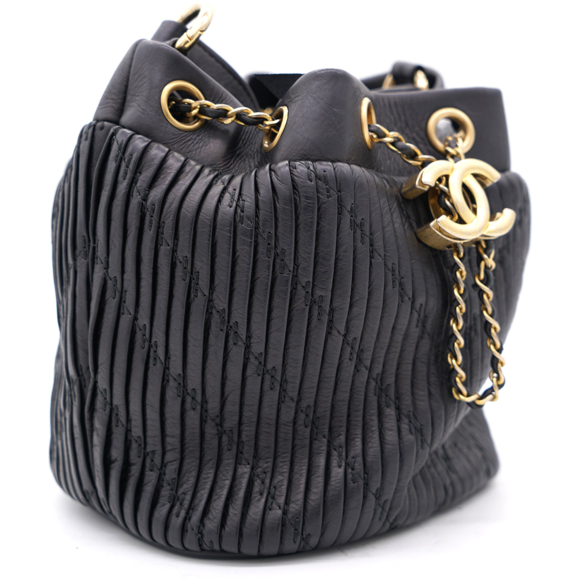 Chanel Black Pleated Leather CC Drawstring Bucket Bag – STYLISHTOP