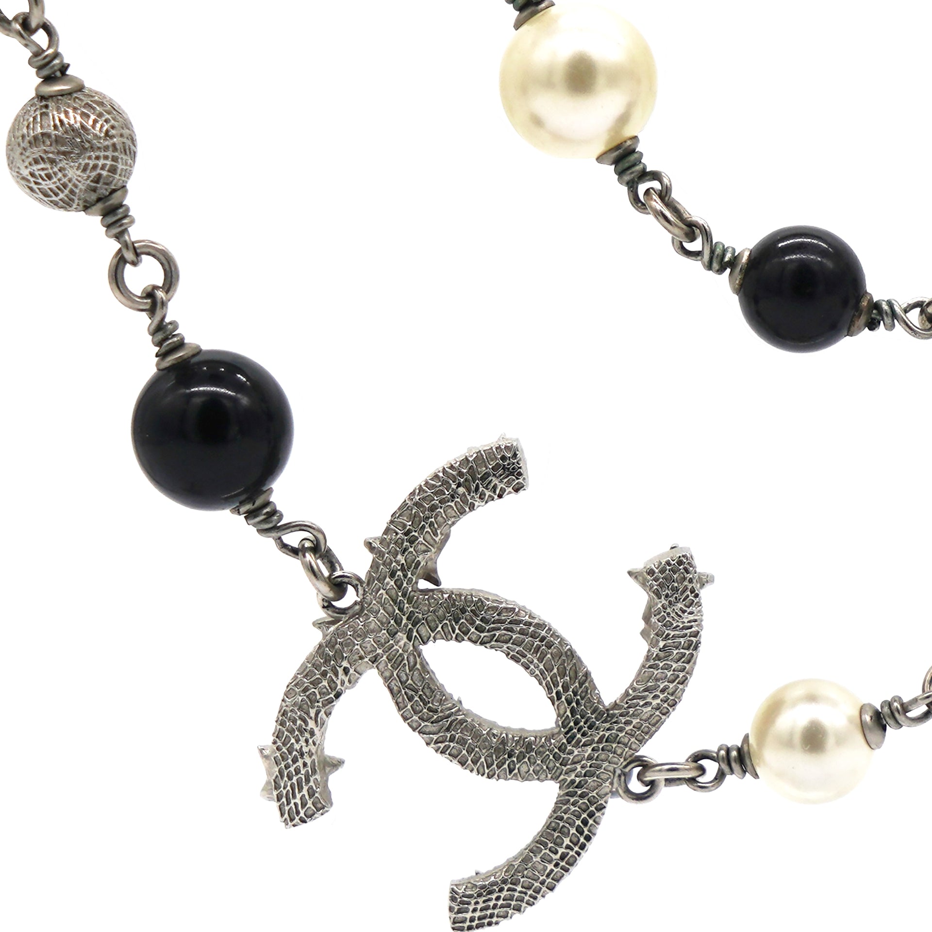 CHANEL Fall Winter 2015 4 Strand Black Gray Silver Pearl CC Necklace –  Jewelsunderthesea