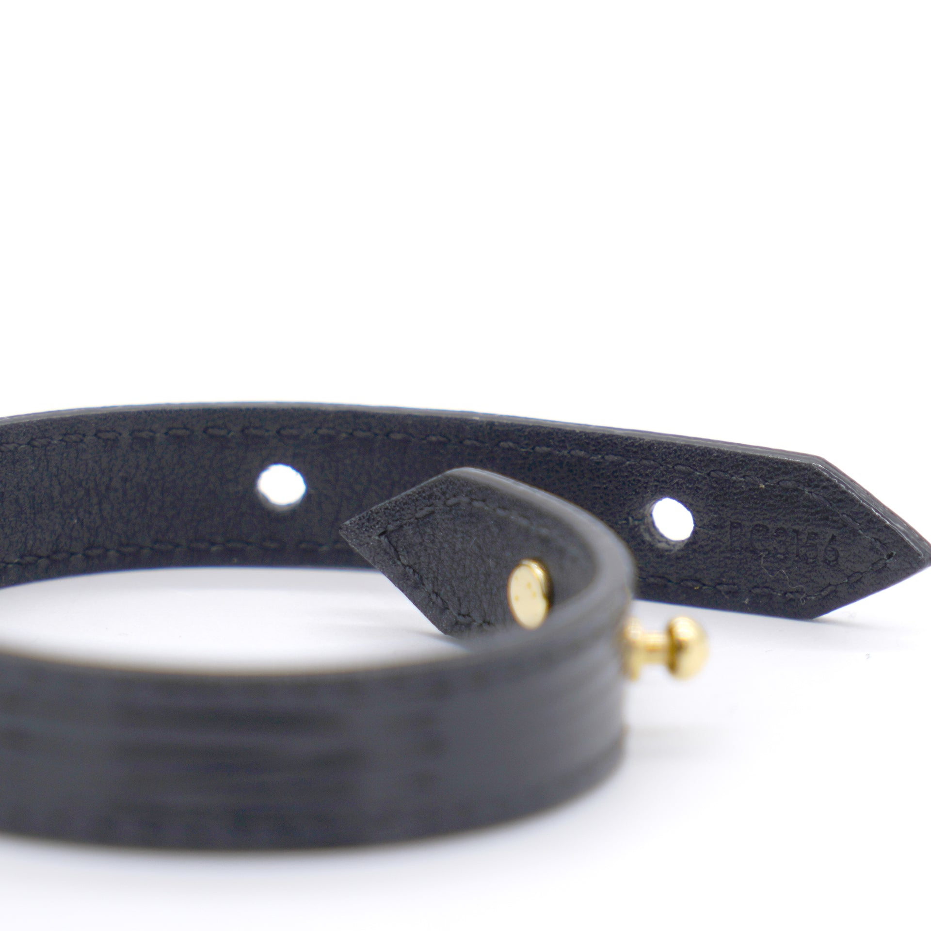 Essential V Bracelet Black EPI