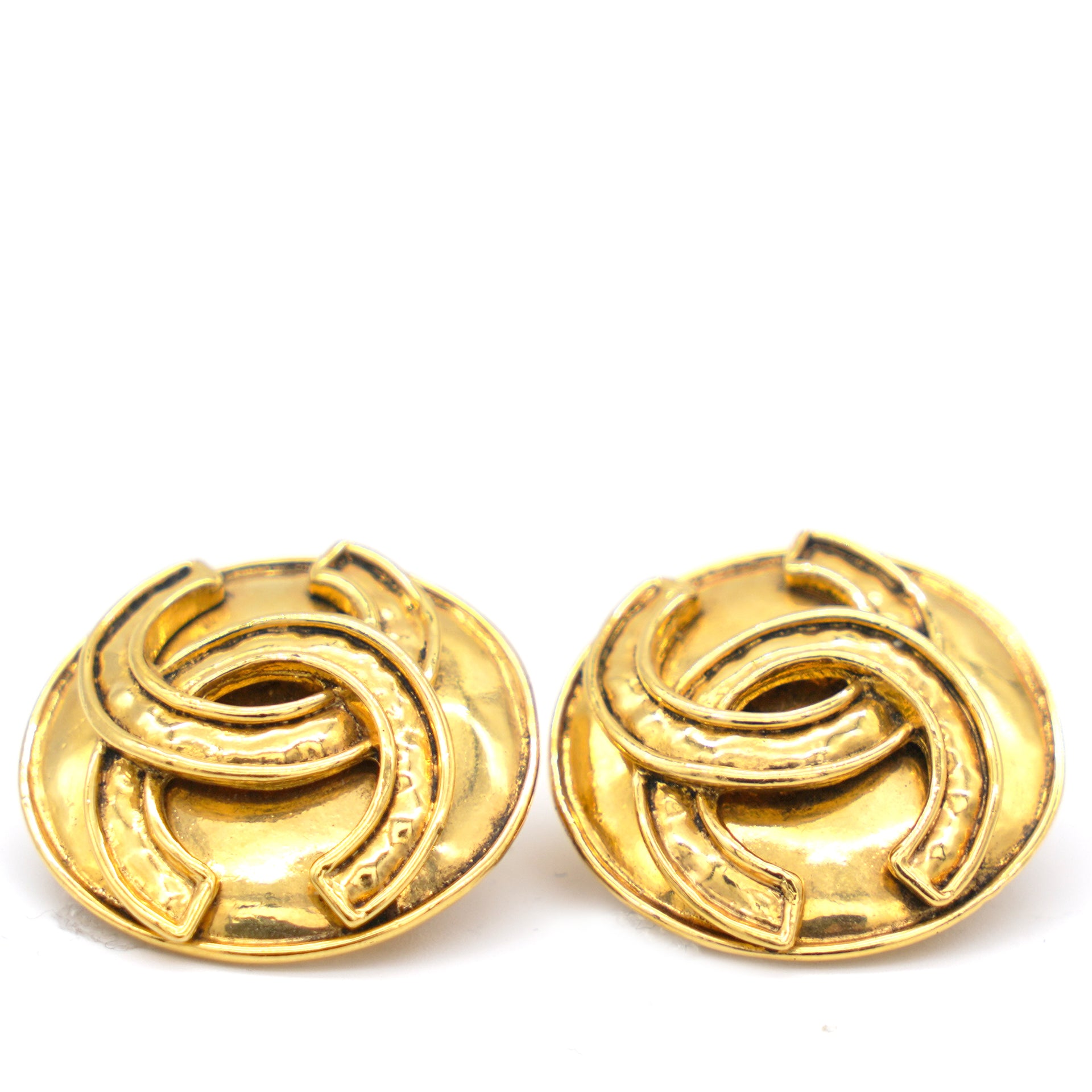 Chanel Vintage 1980s CC Circle Hoop Drop Clip-On Earrings ○ Labellov ○ Buy  and Sell Authentic Luxury