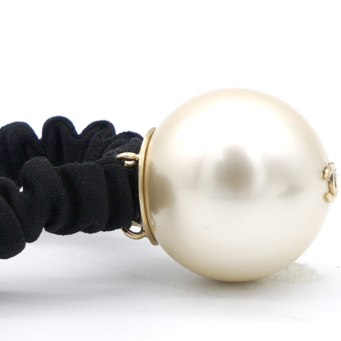 Pearl CC Hair Tie Black Gold Pearly White