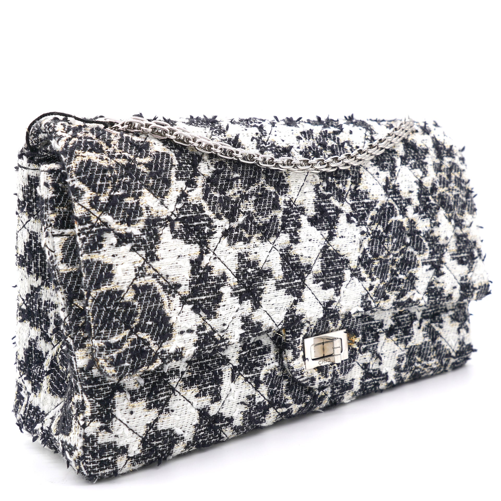 Chanel White and Black Tweed Reissue 2.55 Classic 226 Flap Bag – STYLISHTOP