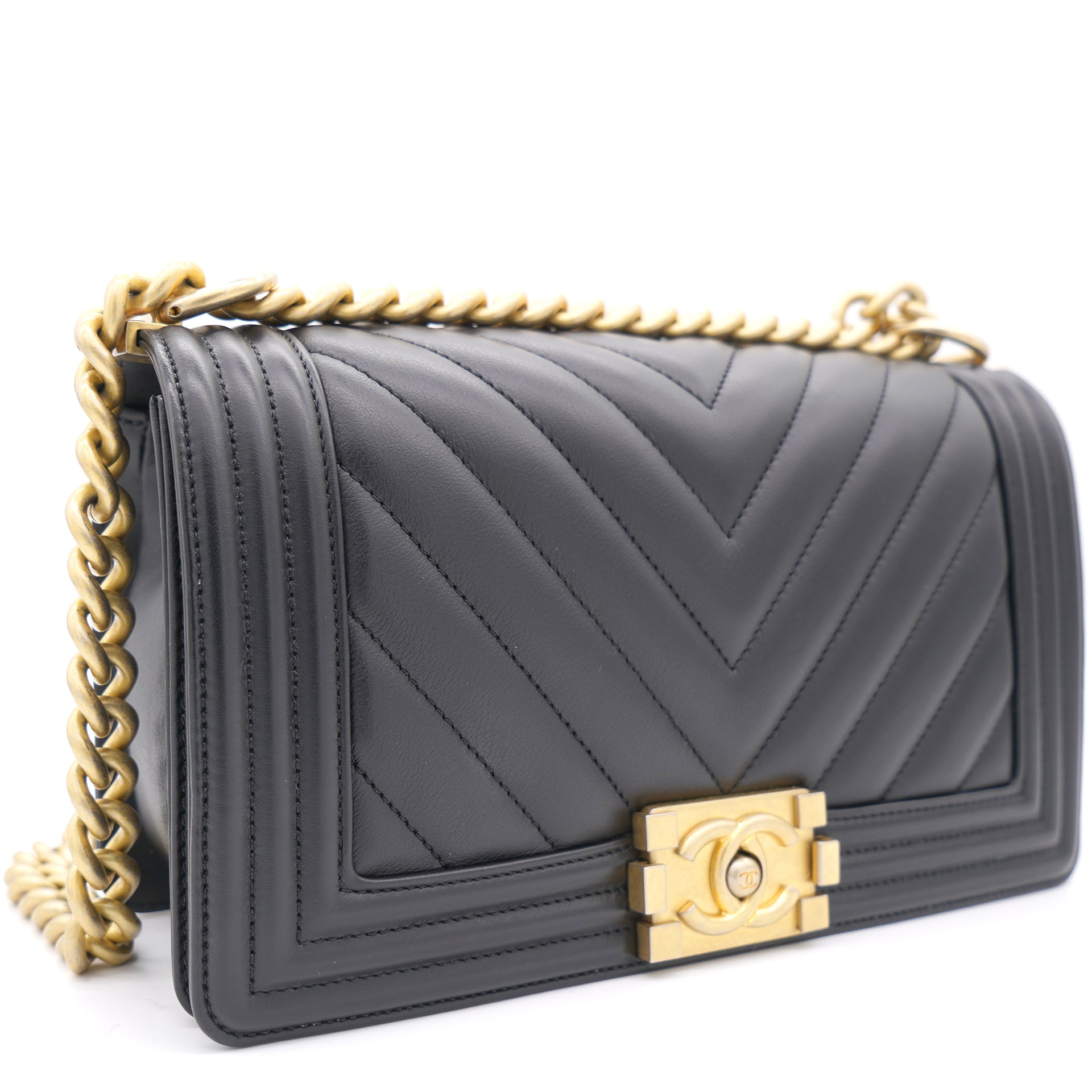 Chanel Black Chevron Leather Medium Boy Flap Bag – STYLISHTOP