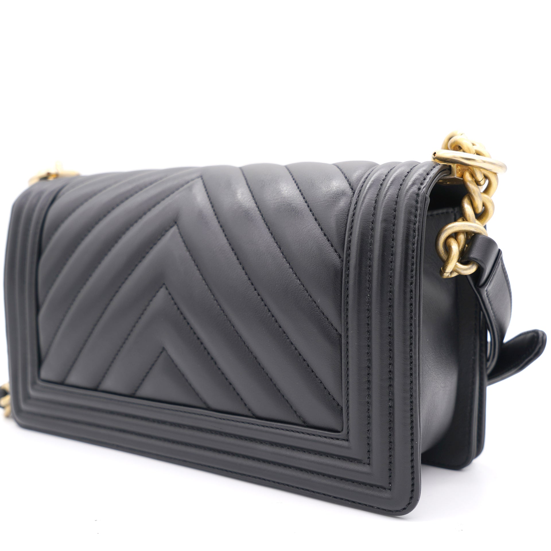 Chanel Black Chevron Leather Medium Boy Flap Bag – STYLISHTOP