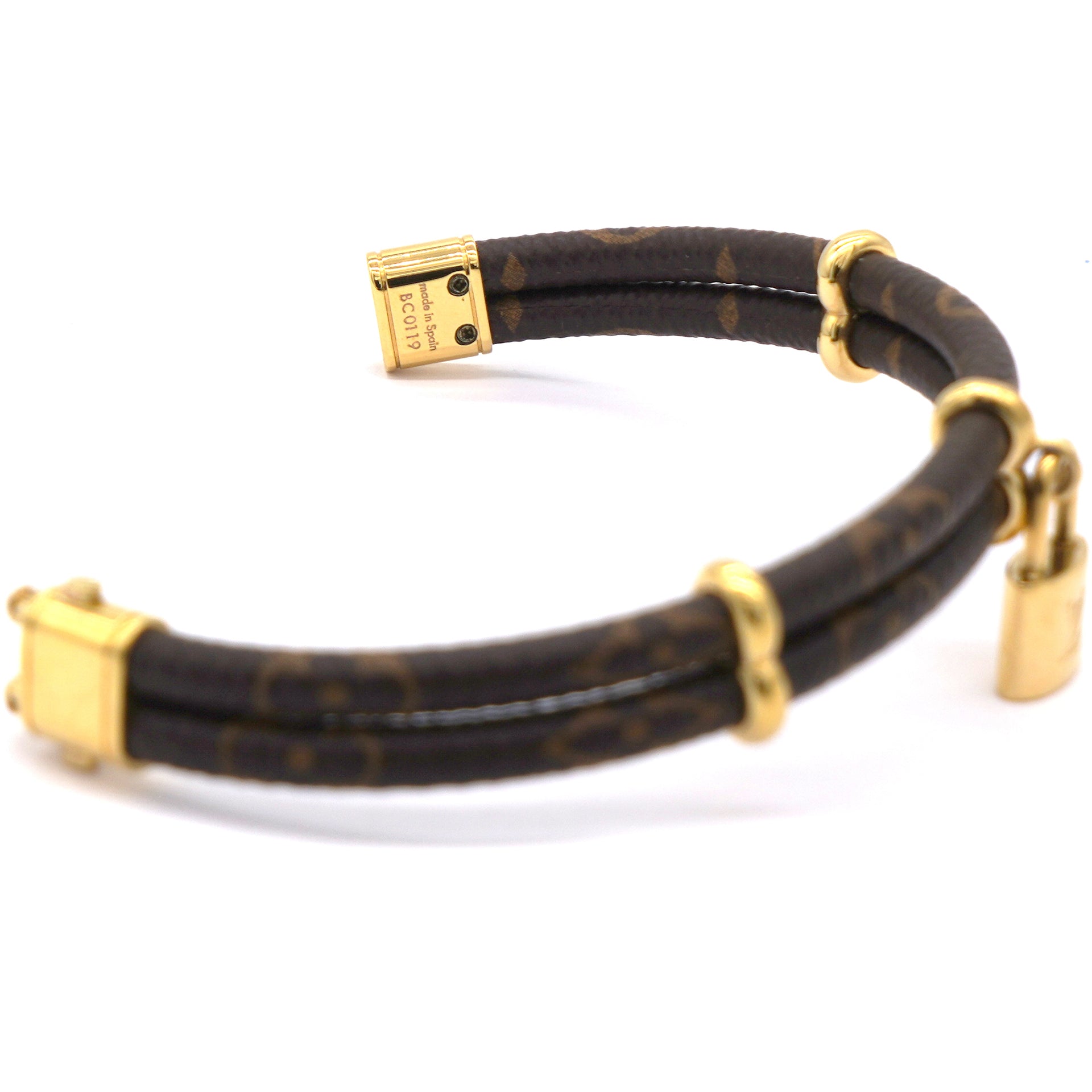 Exceptional Louis Vuitton Gold Charm Bracelet | Gold charm bracelet, Charm  bracelet, Vintage charm bracelet