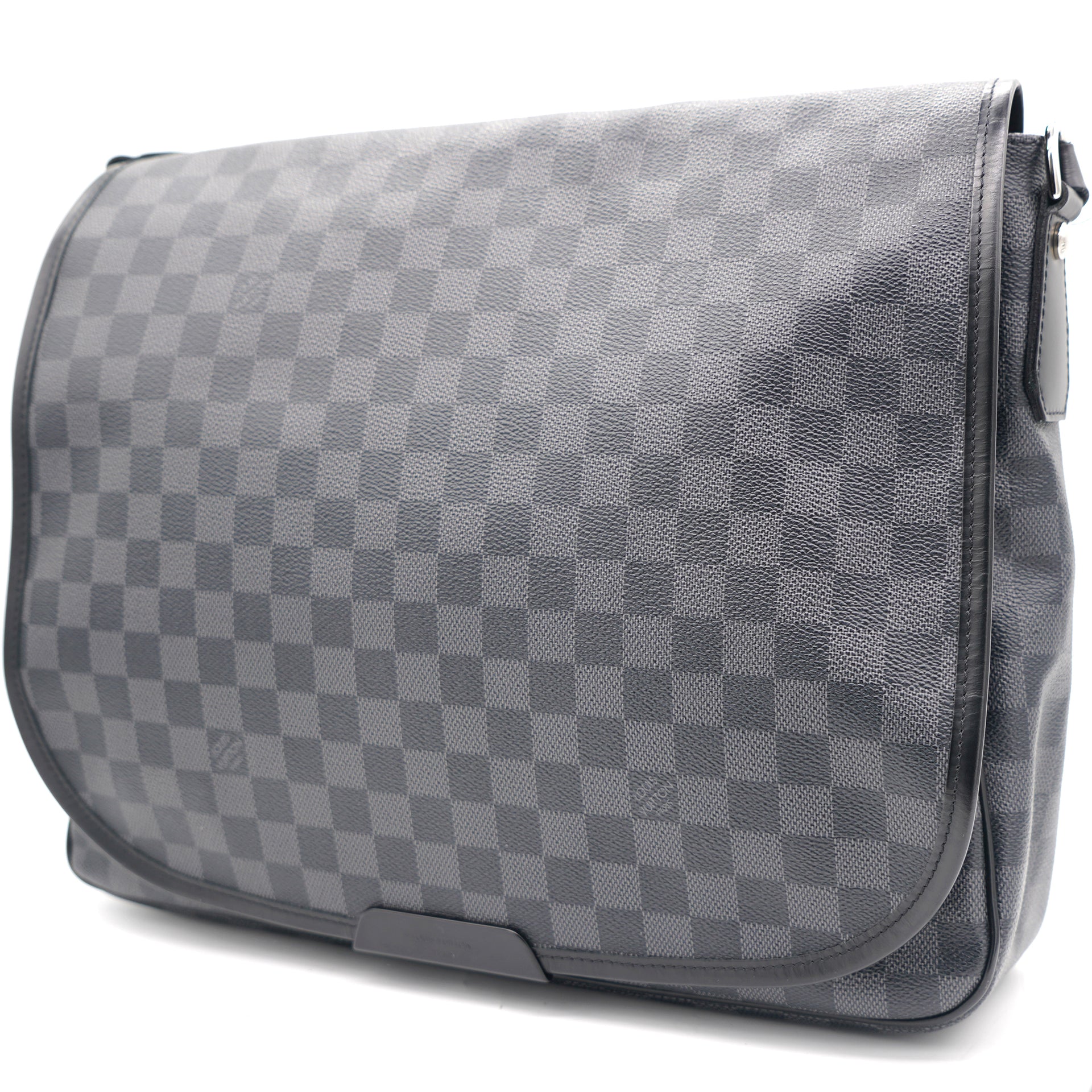 Almost Brand New LV Damier Graphite Daniel GM Messenger, Luxury, Bags &  Wallets on Carousell