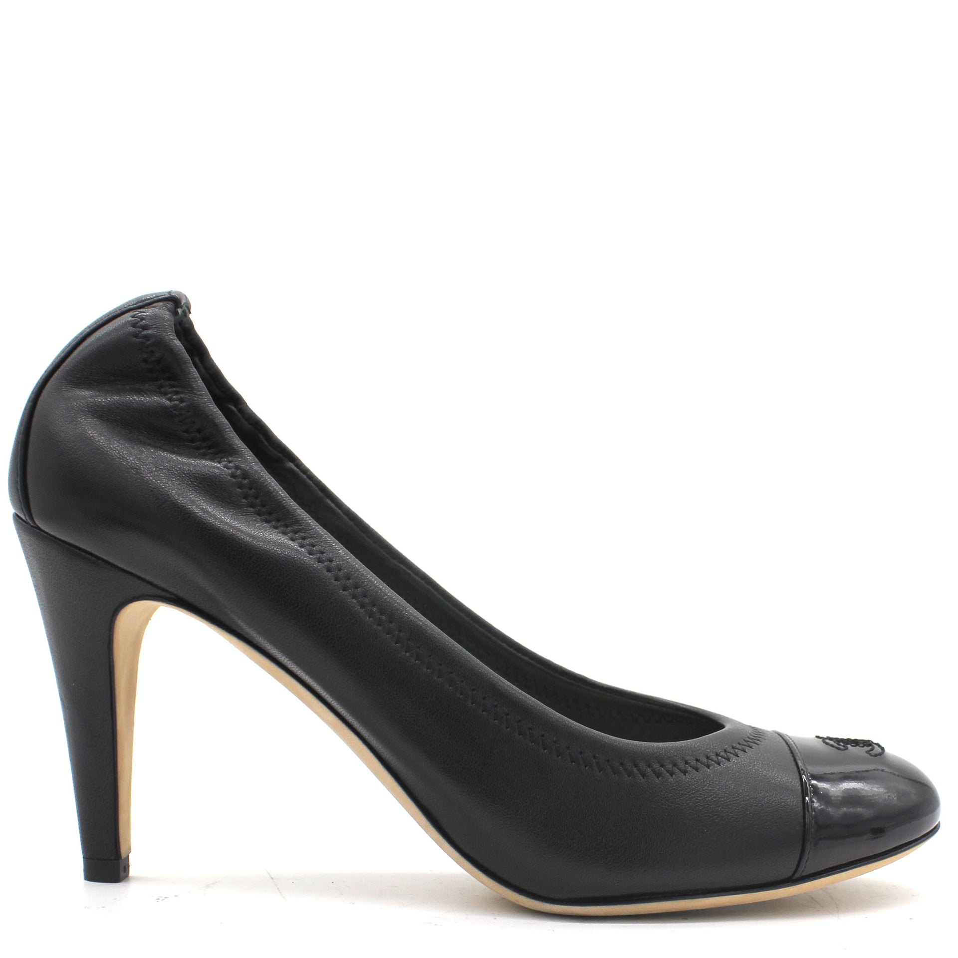 CHANEL, Shoes, Classic Chanel Lambskin Pumps Size 39 Black