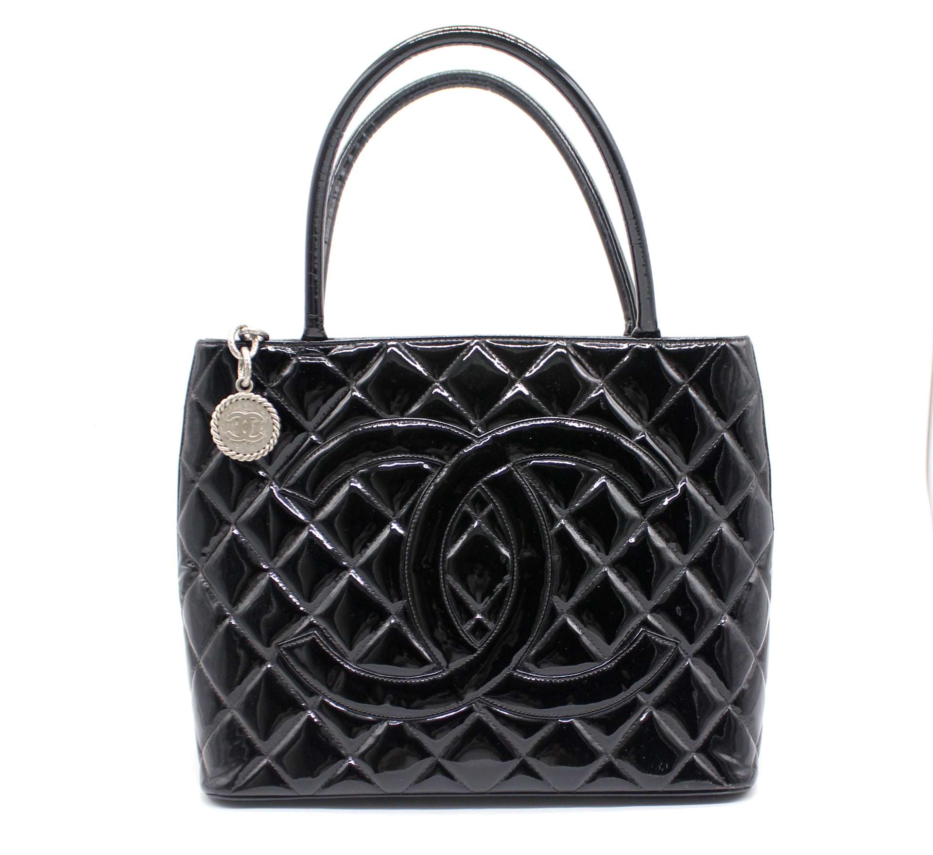 Chanel Vintage CC quilted tote bag in Patent Leather – STYLISHTOP