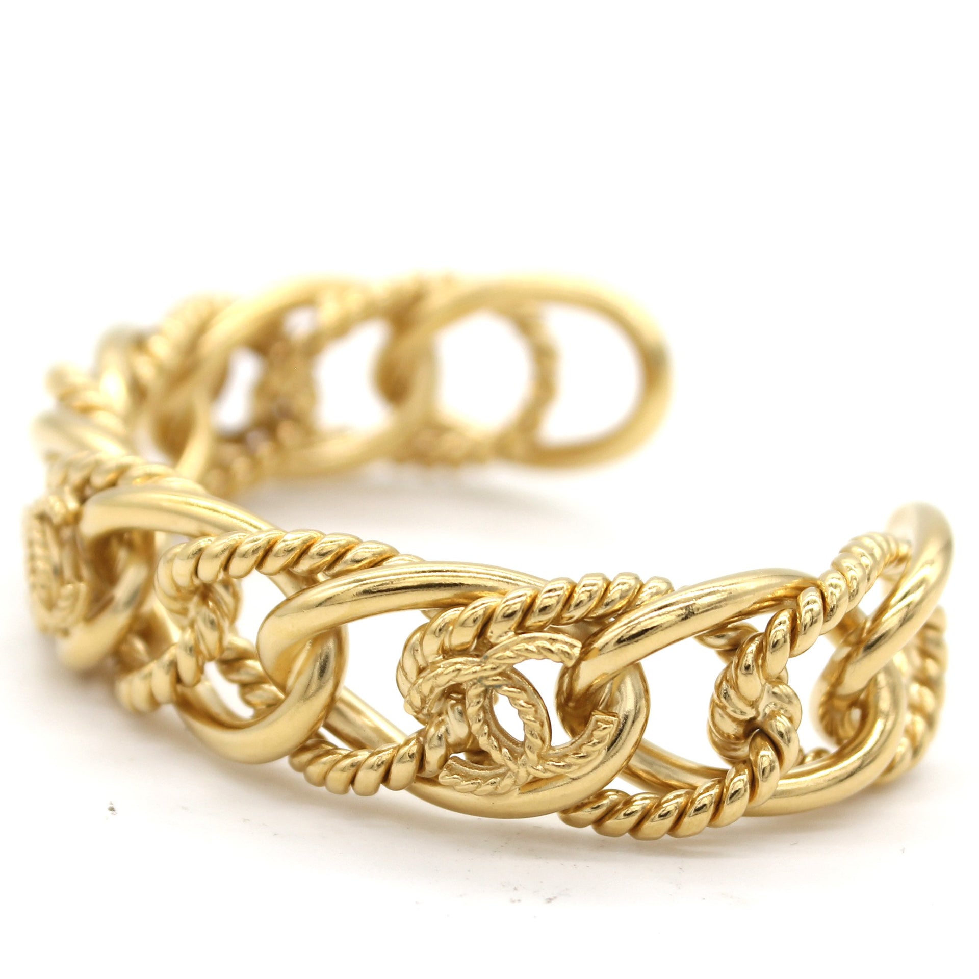 Metal Twisted CC Bracelet Gold