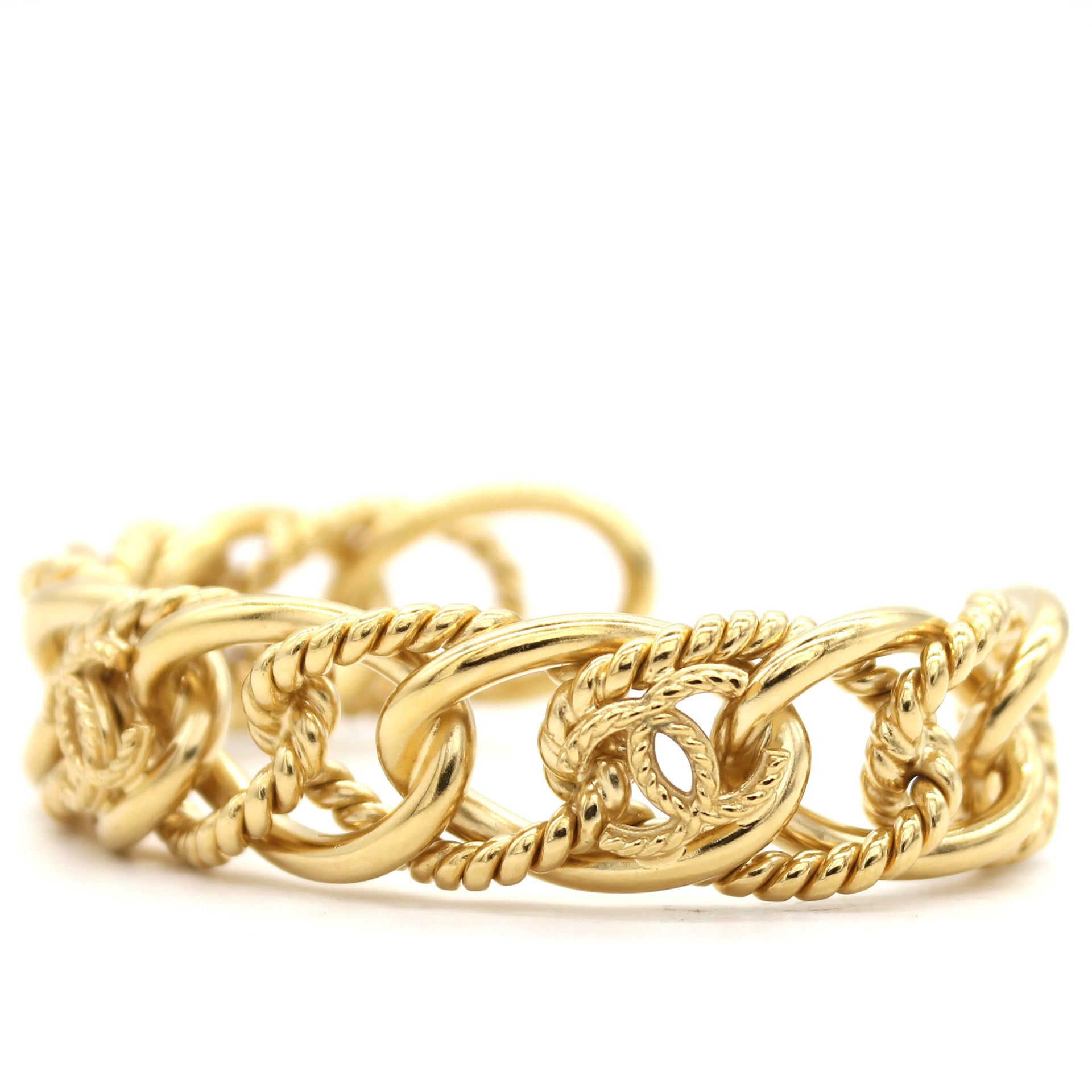 Metal Twisted CC Bracelet Gold