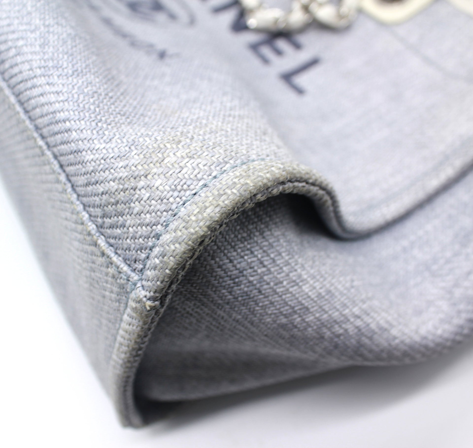 Chanel Deauville Canvas Tote Bag Grey Cloth ref.895642 - Joli Closet