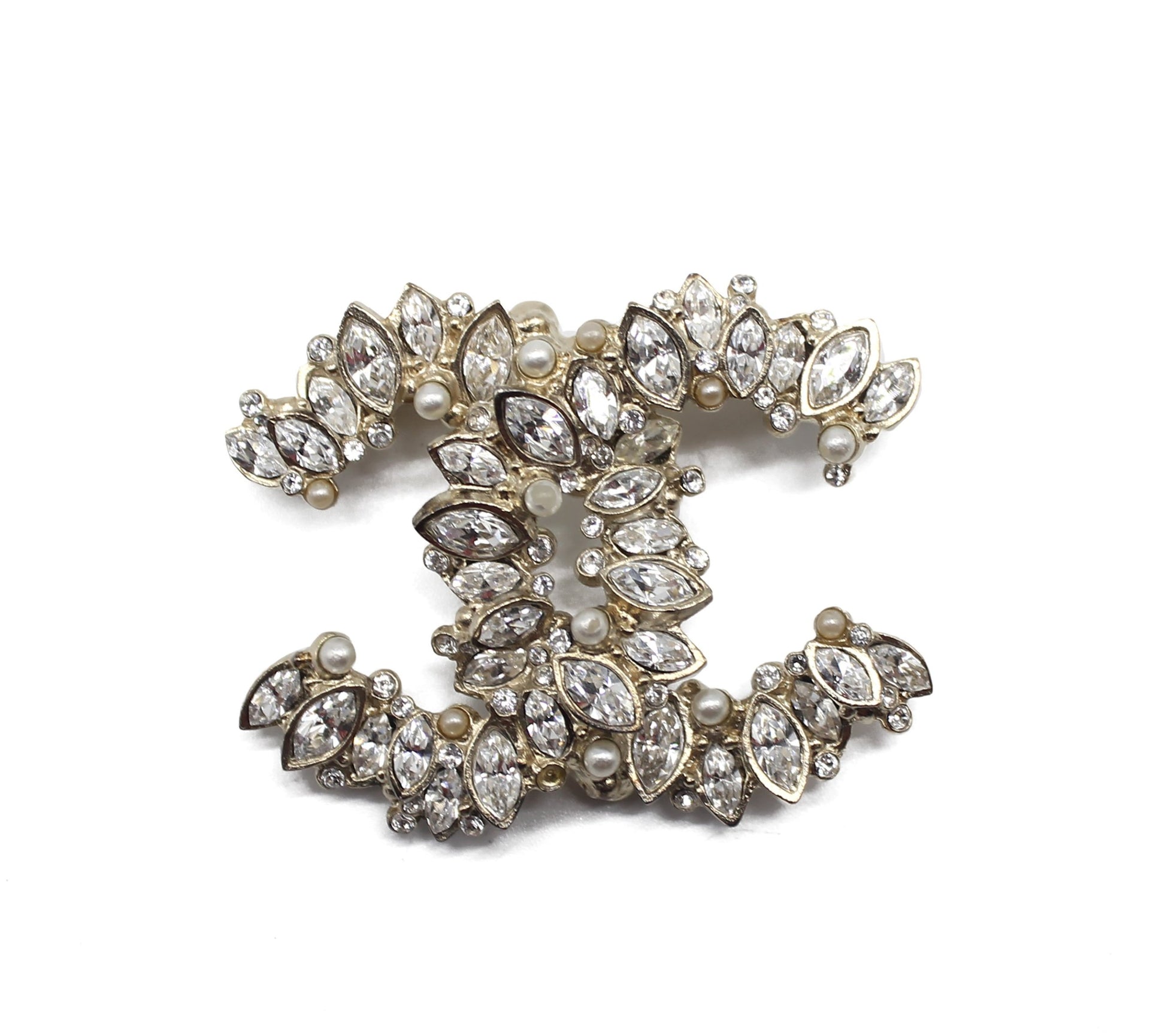 Chanel 2023 Strass CC Heart Brooch - Gold-Plated Pin, Brooches - CHA895511