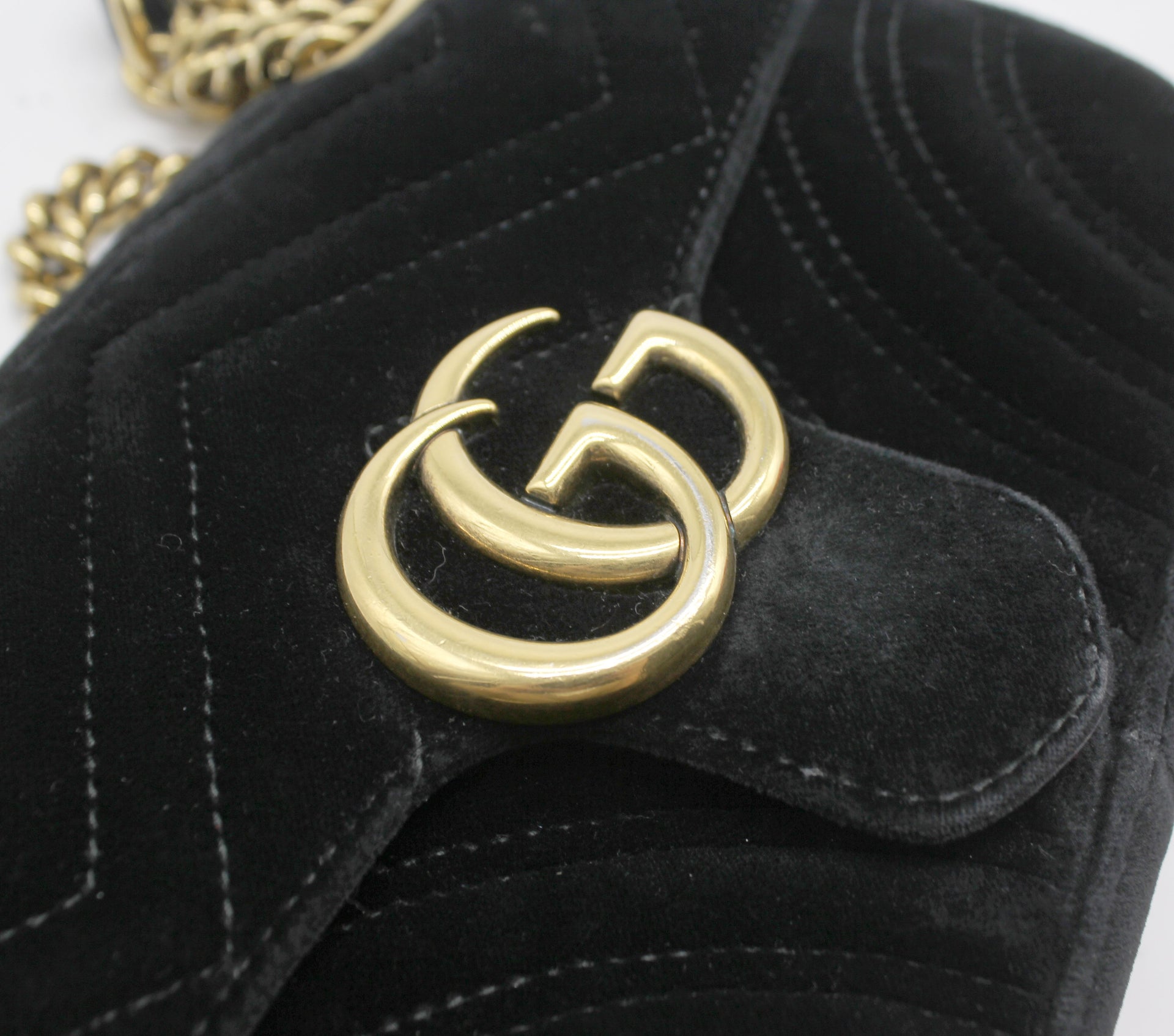 Gucci GG Marmont Small Velvet Quilted Shoulder Bag