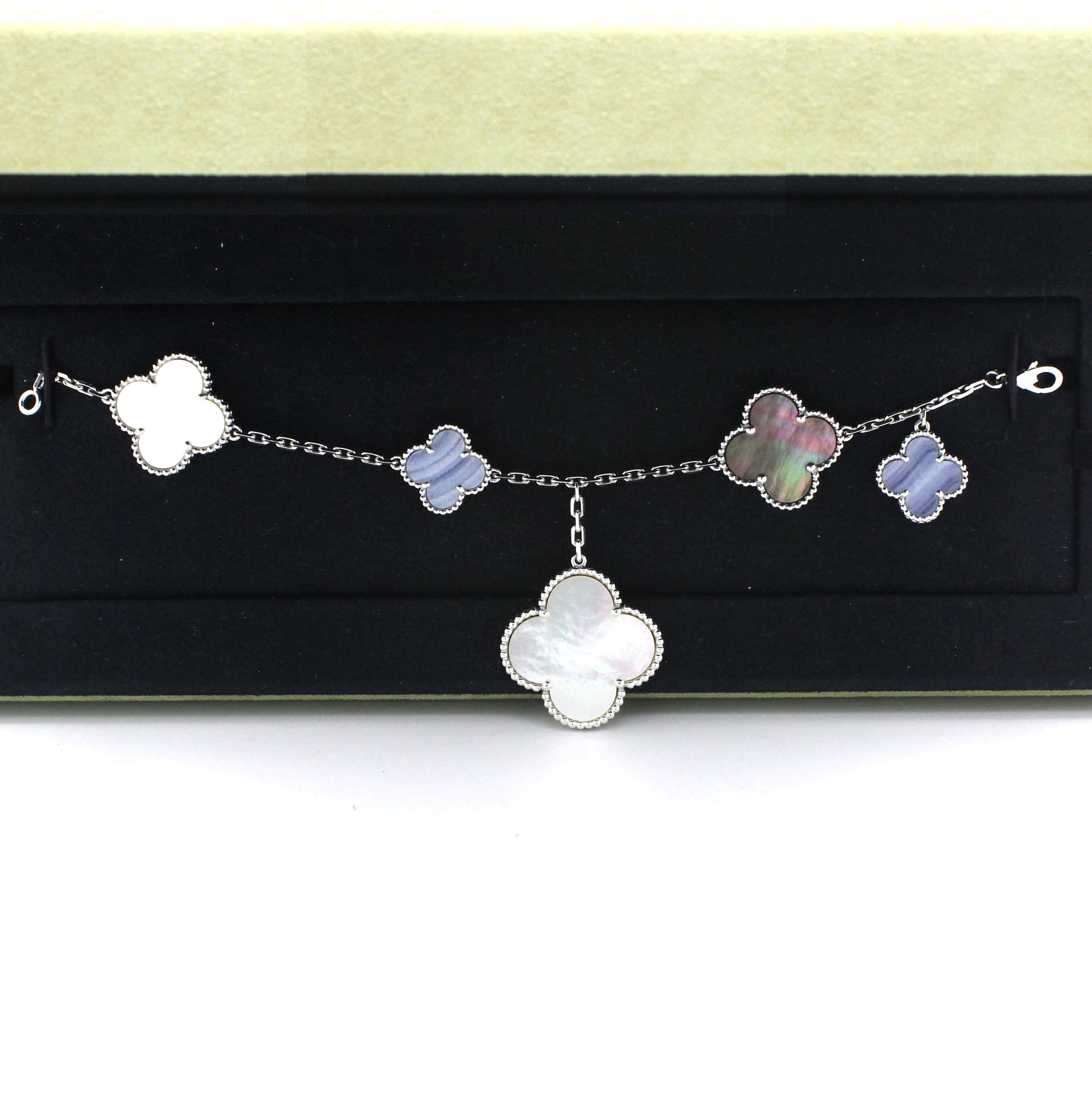 Van Cleef & Arpels Perlée Bracelet 377253 | Collector Square