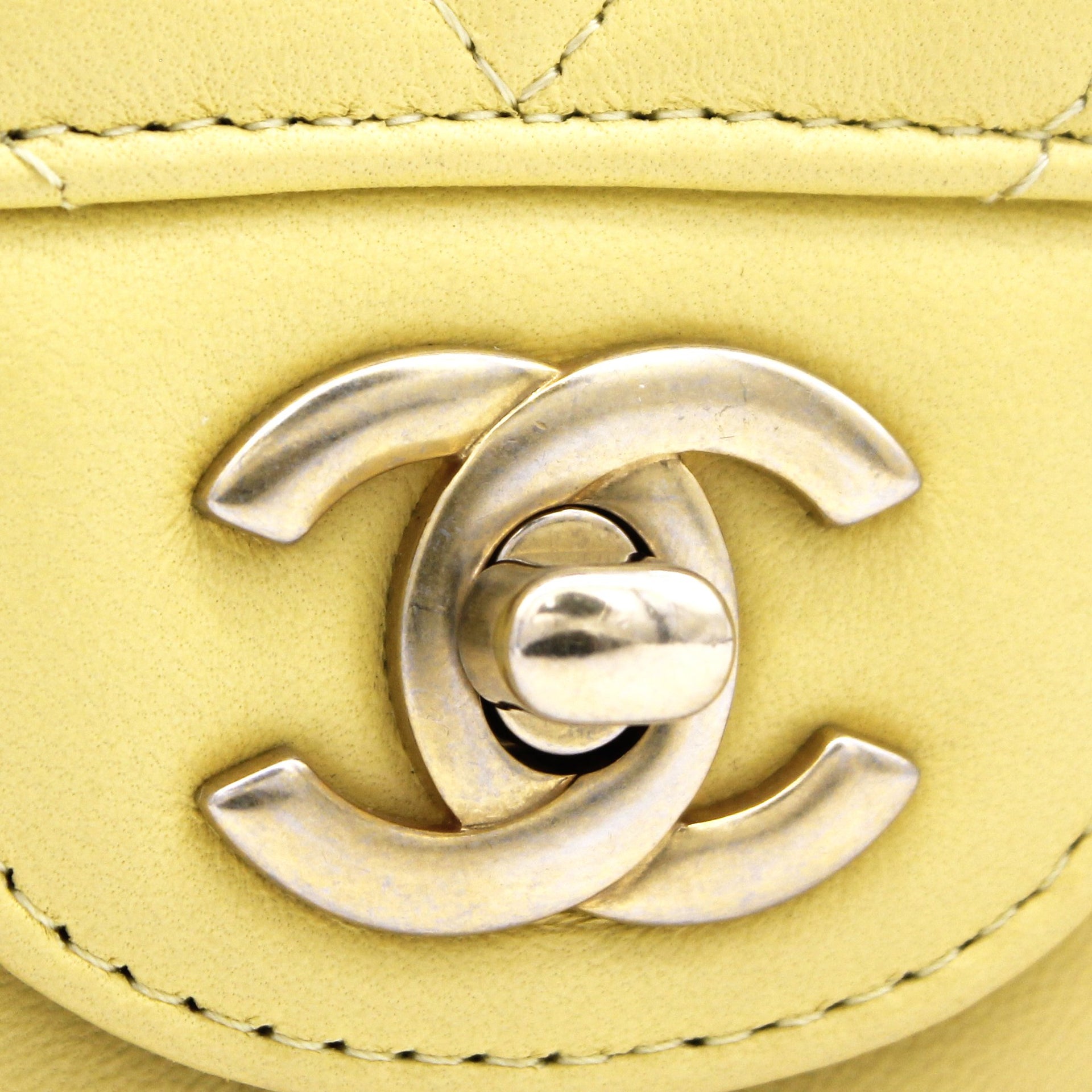 Chanel Yellow Lambskin Shoulder Bag Q6B0591IYB003